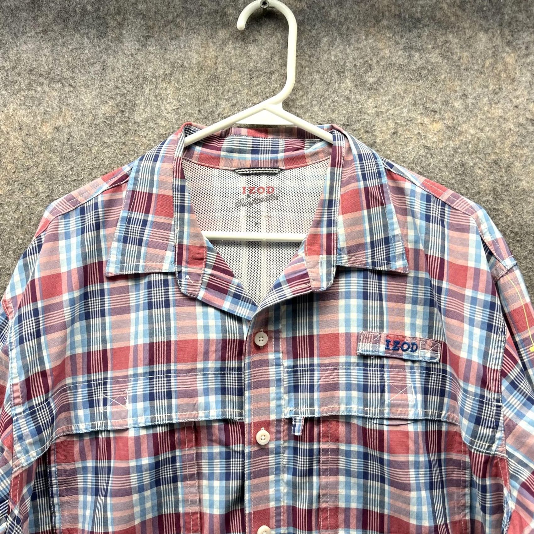 Izod VINTAGE Izod Shirt Men Medium Adult Red Blue Button Down Plaid Vented Saltwater Vintage Size US M / EU 48-50 / 2 - 2 Thumbnail
