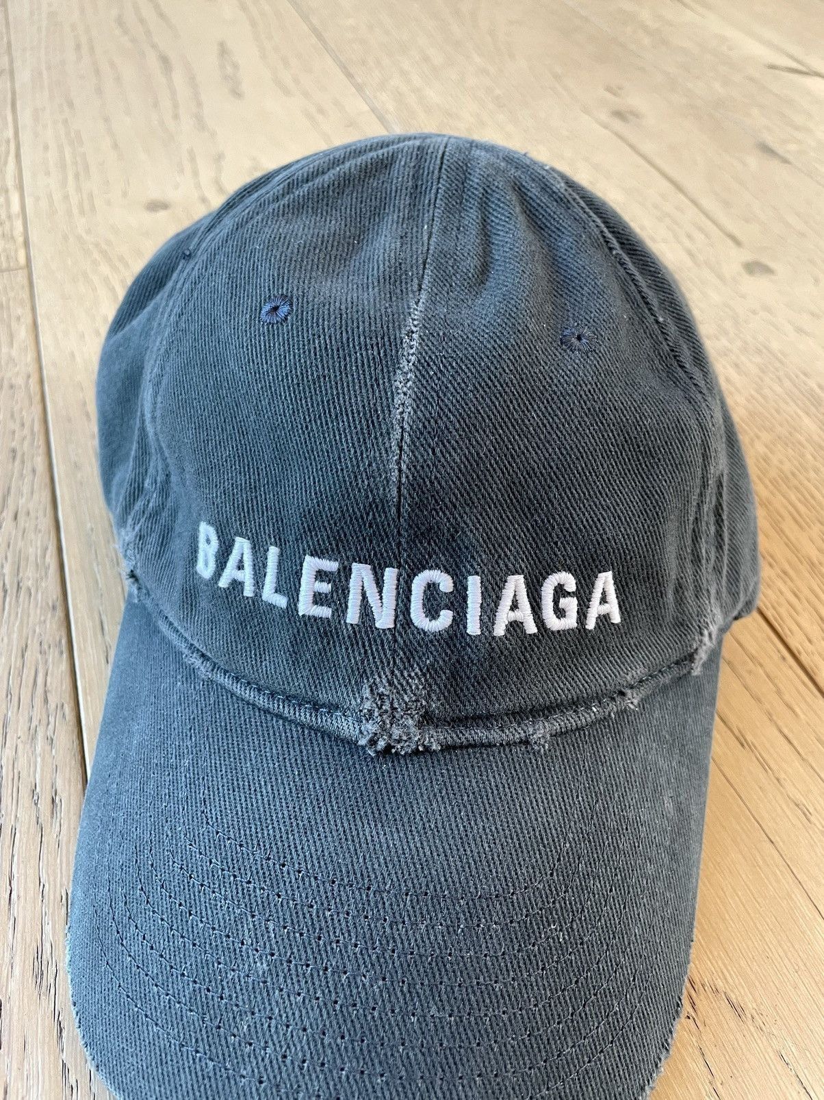 Balenciaga Balenciaga Distressed Embroidered Logo Cap Size ONE SIZE - 2 Thumbnail