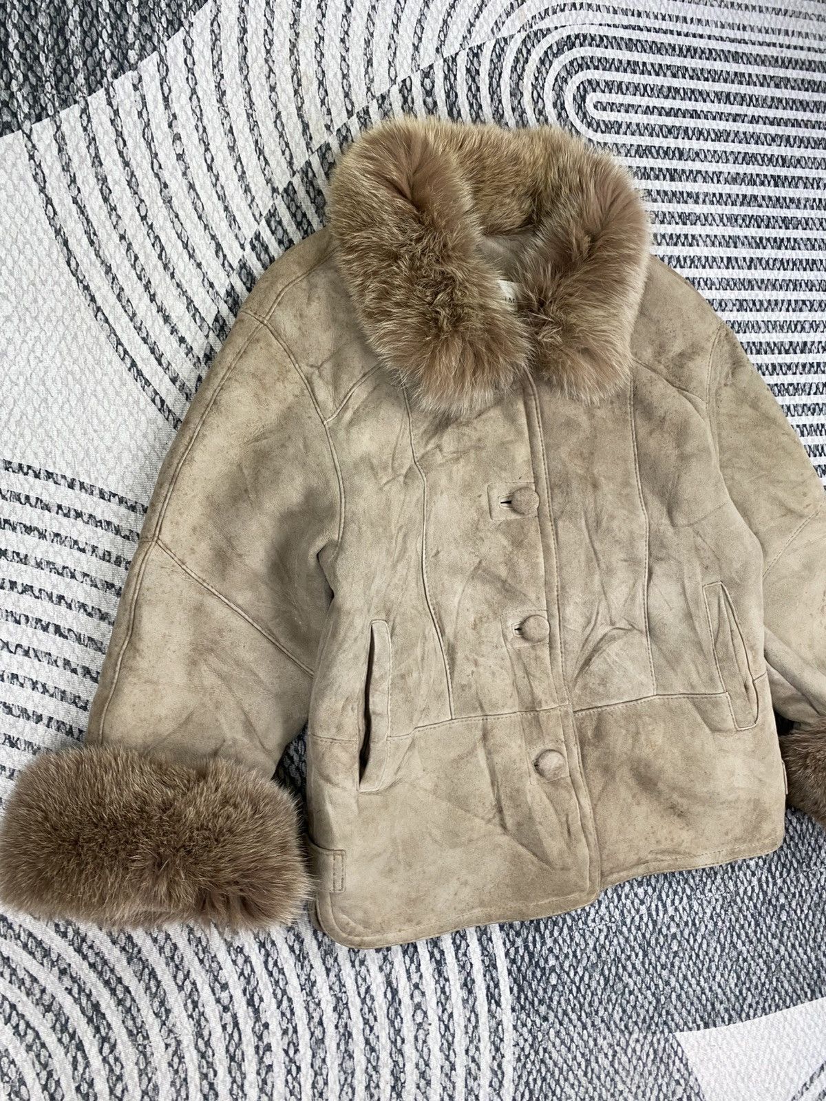 Pierre Balmain Vintage Pierre Balmain Fur Lined Suede Distressed Jacket Size M / US 6-8 / IT 42-44 - 3 Thumbnail