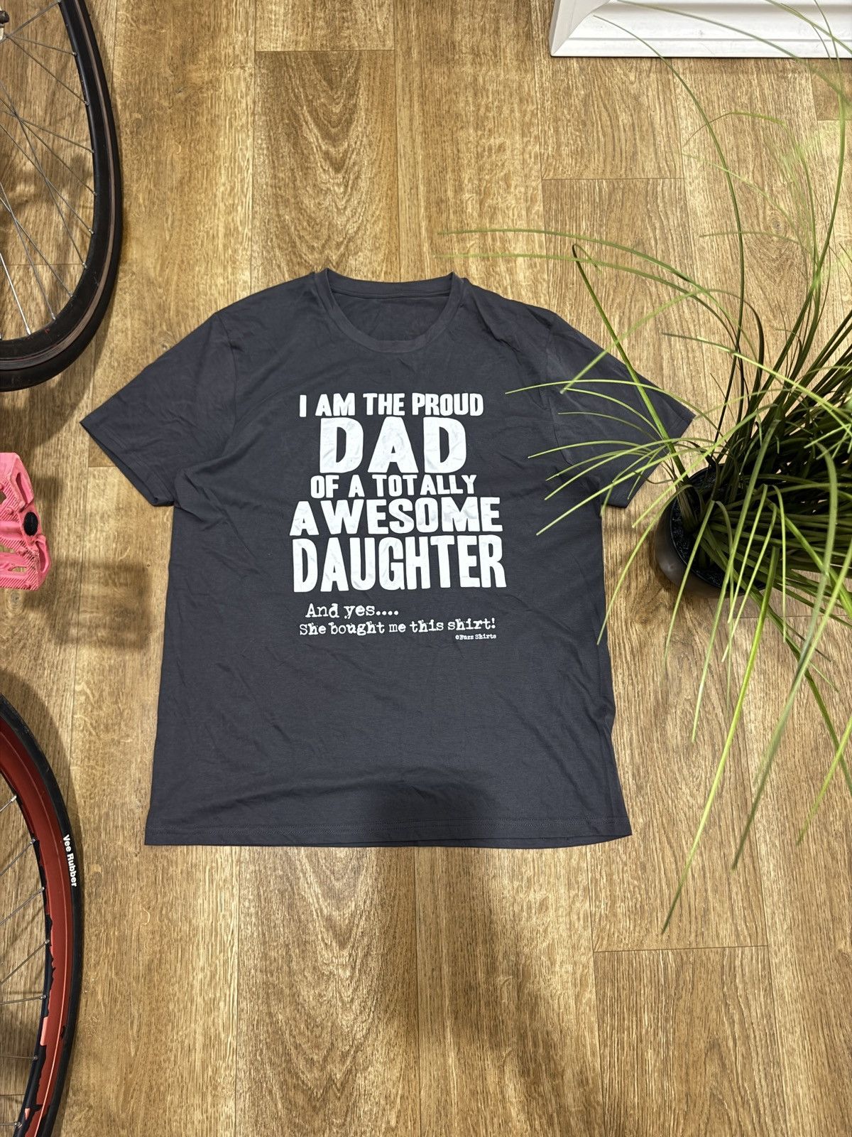 Vintage “DAD OF A TOTALLY AWESOME DAUGHTER” HUMOR BOXY FIT TEE Size US S / EU 44-46 / 1 - 1 Thumbnail