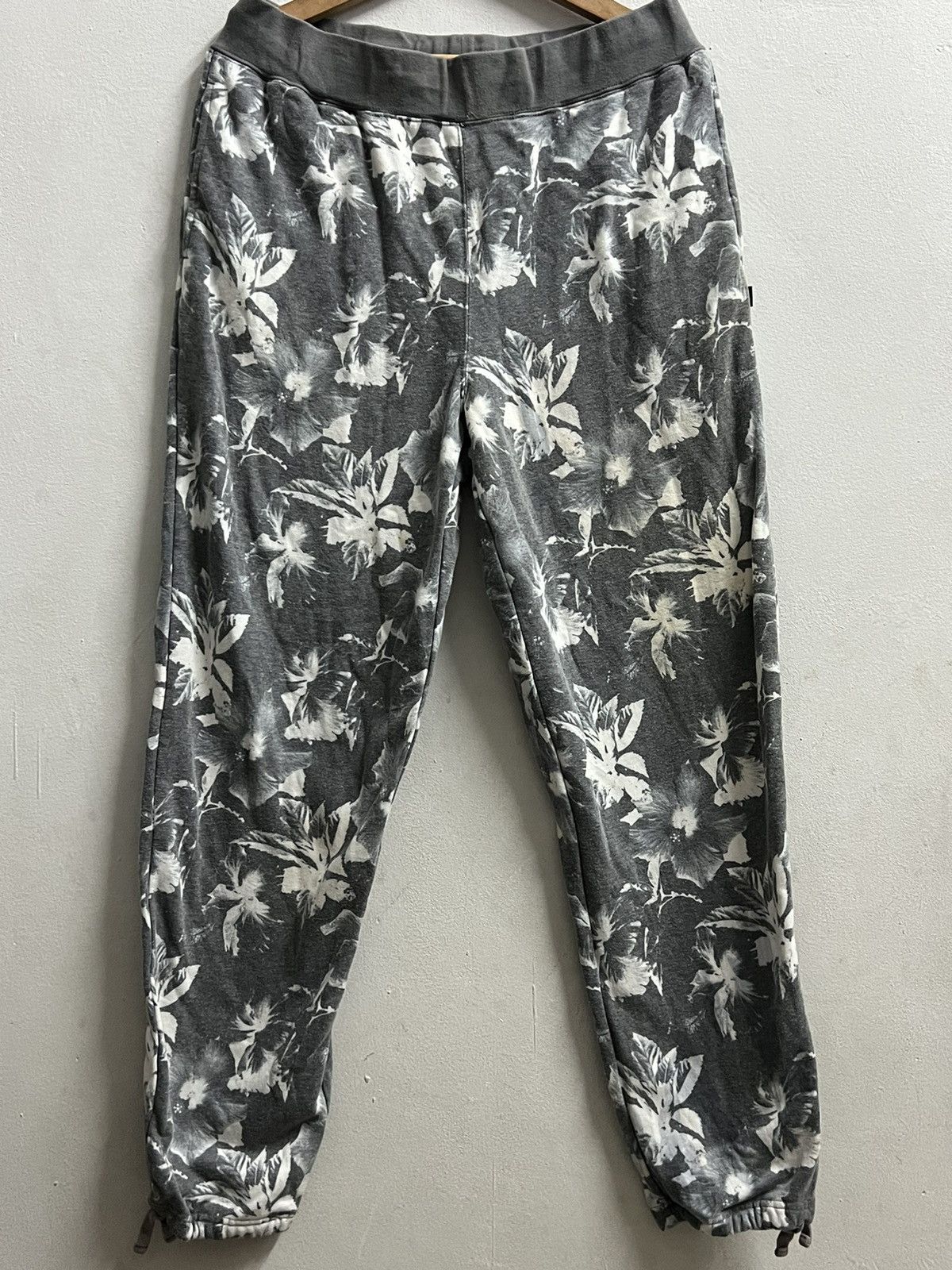 Huf × Seditionaries Huf Floral Grey Seditionaries jogger pants Size US 33 - 1 Thumbnail