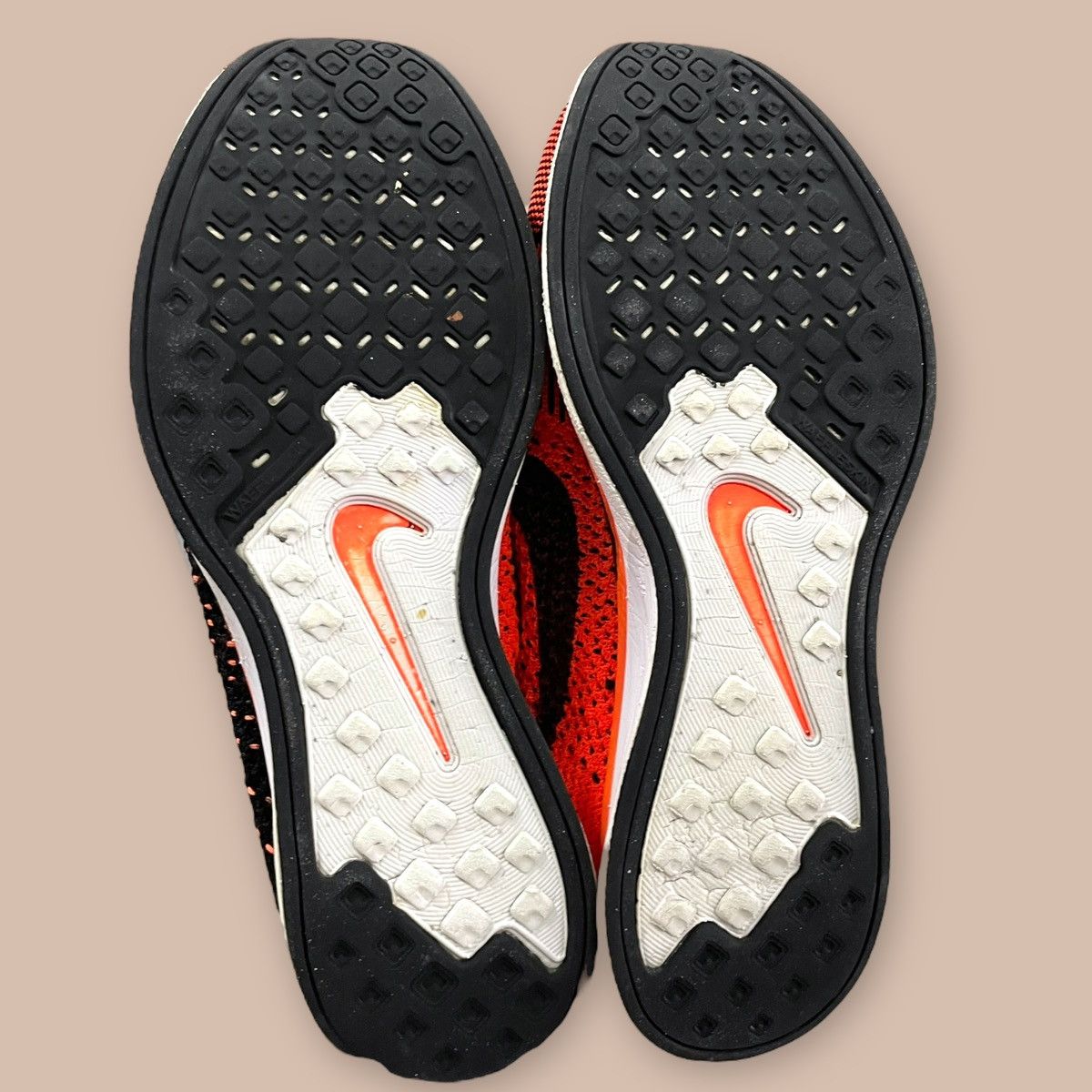 Nike Nike Flyknit Racer "Black Laser Crimson" Size US 10 / EU 43 - 20 Thumbnail