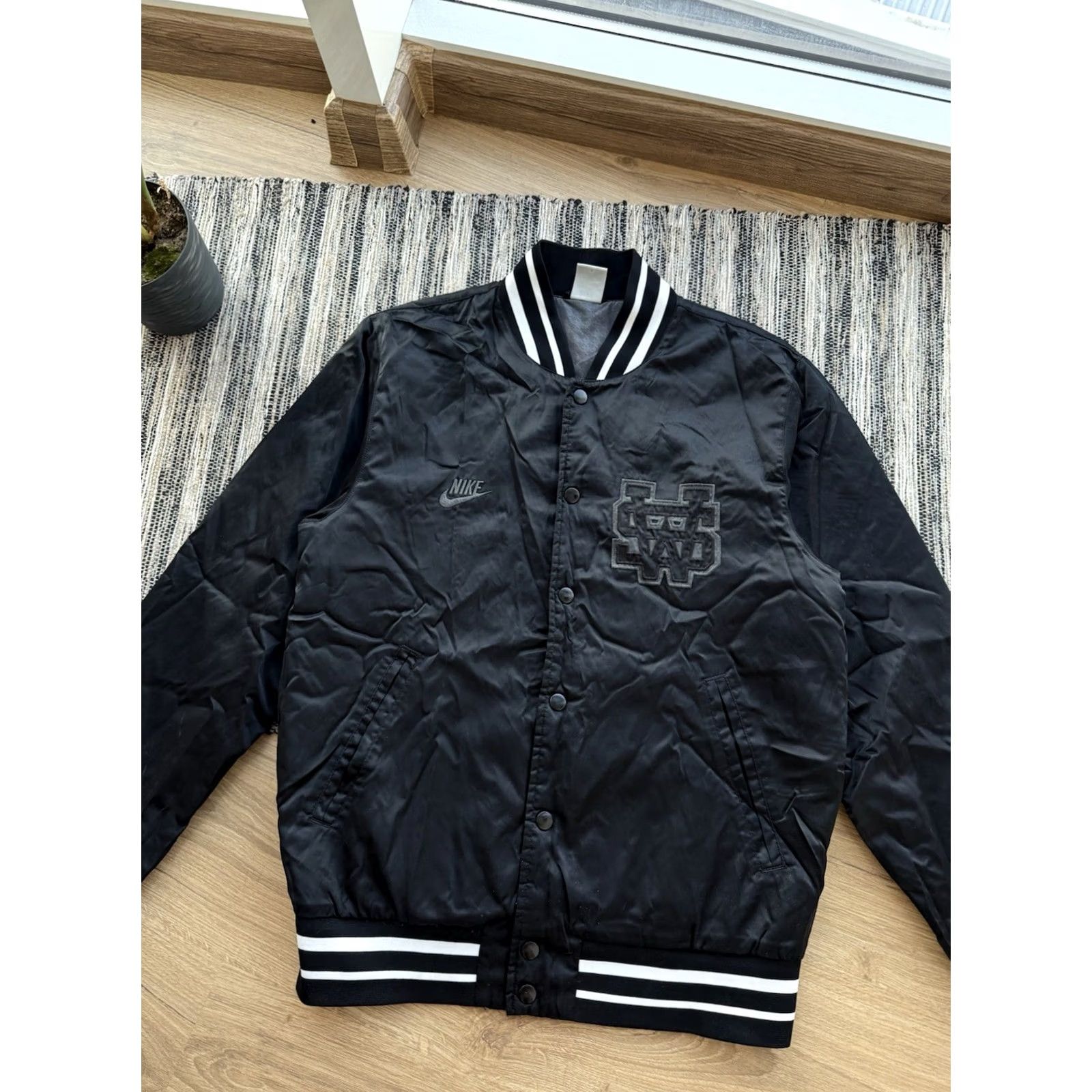 Nike VINTAGE Nike Sportswear Bomber Jacket Satin Black Men’s S Jacket Size US S / EU 44-46 / 1 - 2 Thumbnail