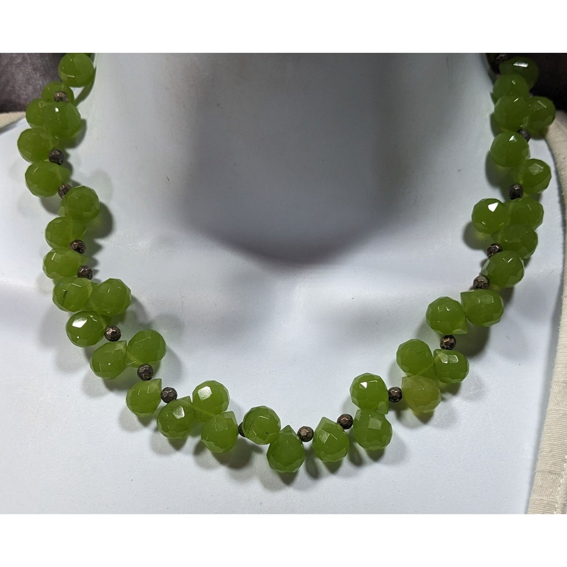 Handmade Handmade Green Apple Glass Beaded Necklace Size ONE SIZE - 4 Thumbnail