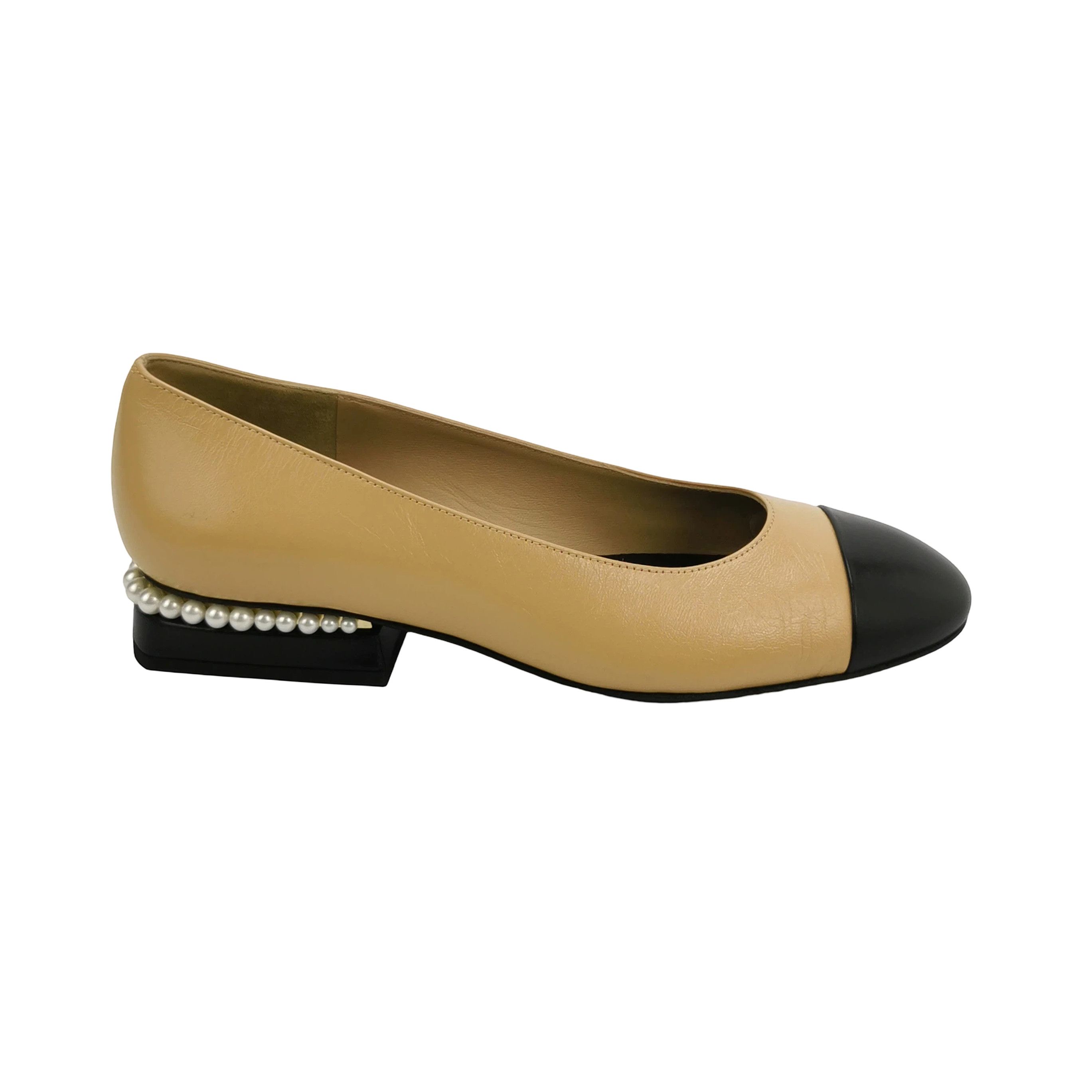 Chanel Chanel Women 7 Flats Size US 7 / IT 37 - 1 Thumbnail
