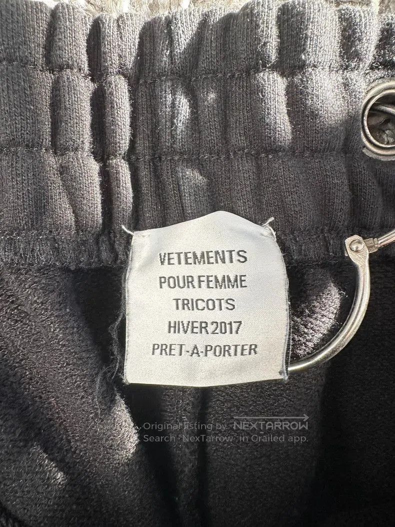 Vetements vetements black sweatshirt dress with writing. Size US S / EU 44-46 / 1 - 3 Thumbnail