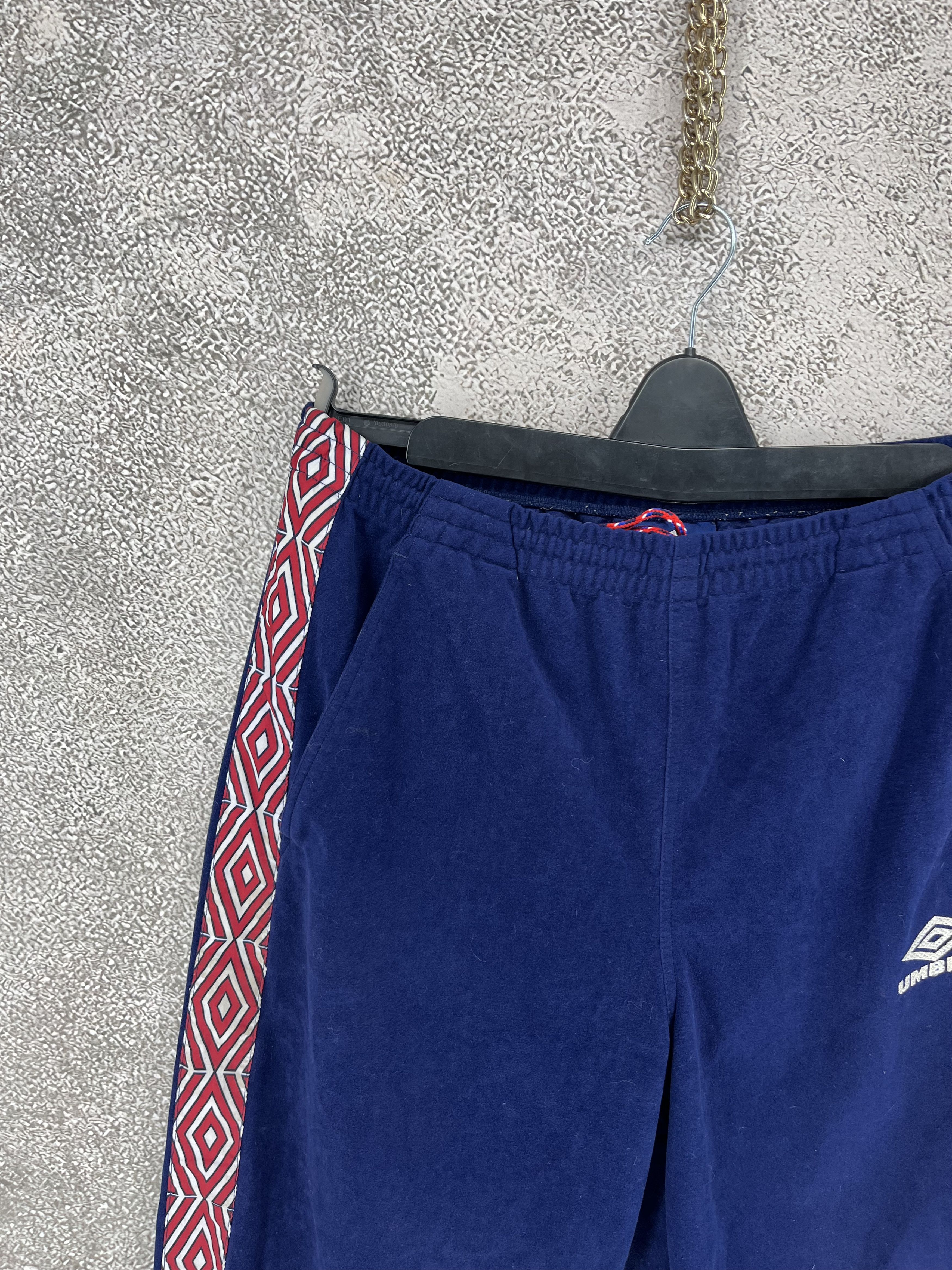 Umbro VERY RARE UMBRO VELOURS FC MANCHESTER UNITED Size US L / EU 52-54 / 3 - 19 Thumbnail