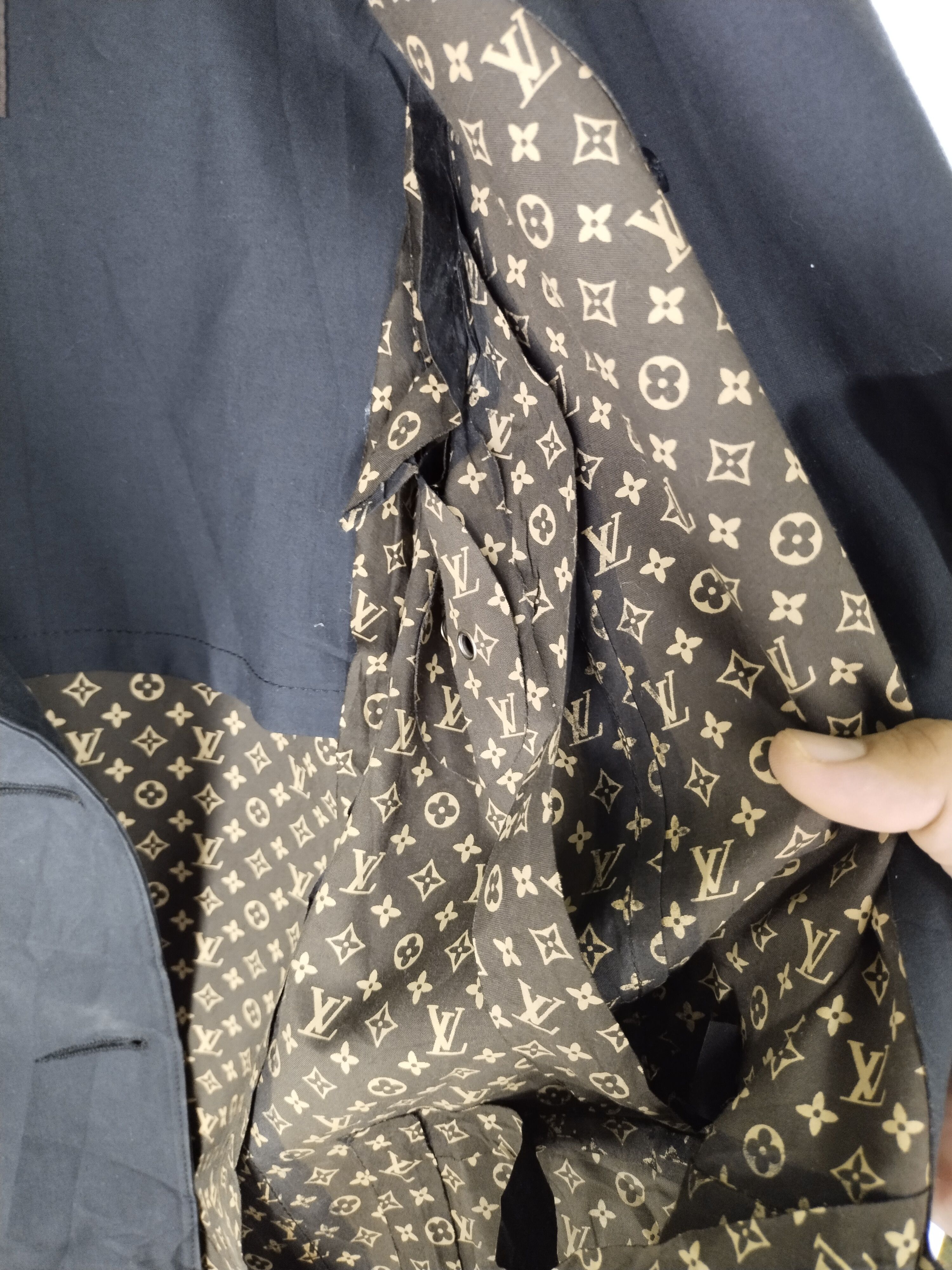 Louis Vuitton A/W 02 Louis Vuitton Mackintosh Trench Coat Ladies Rare Size S / US 4 / IT 40 - 16 Thumbnail