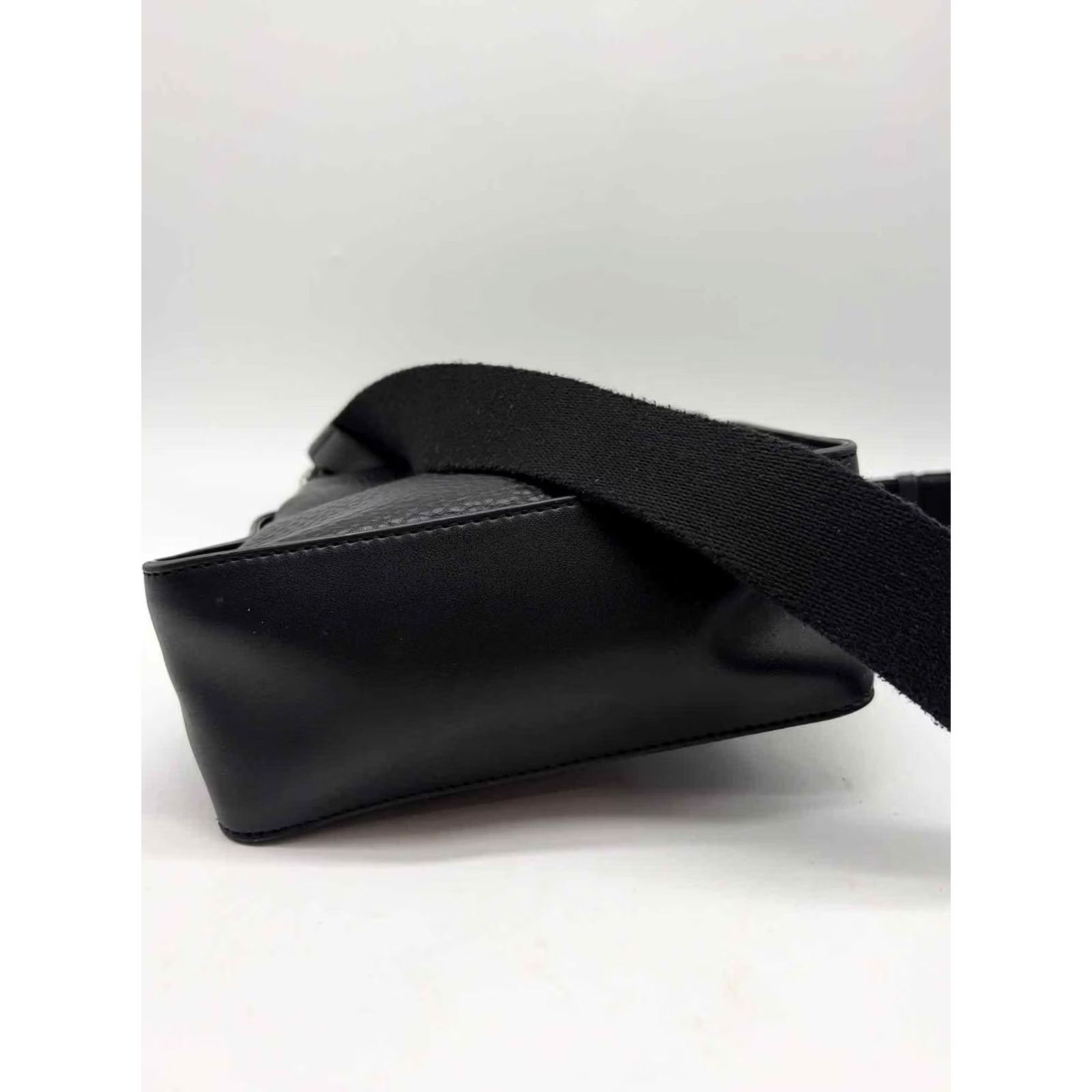 Calvin Klein Pre-Owned Calvin Klein Black Pebbled Crossbody Size ONE SIZE - 3 Thumbnail