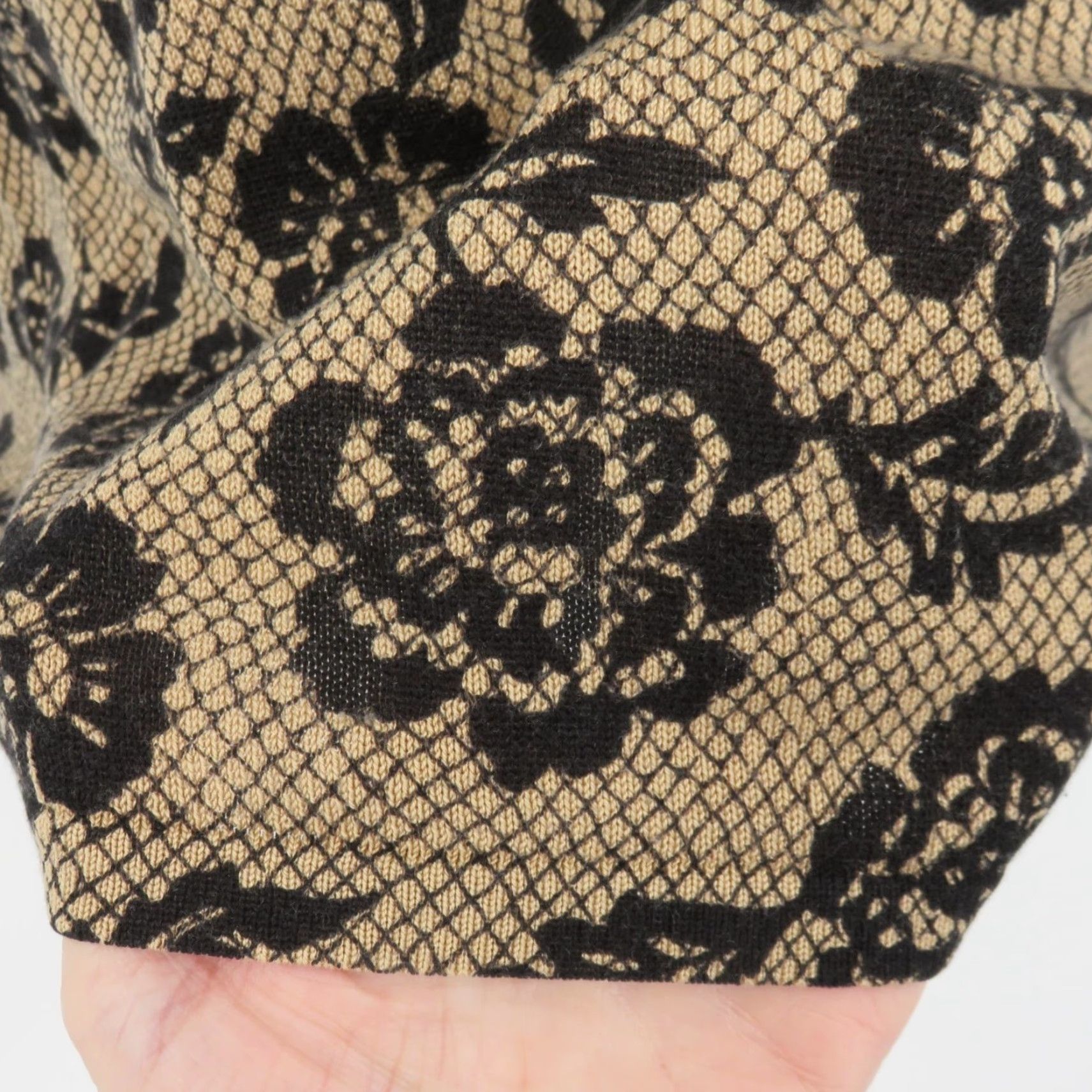 Vintage August Silk Knits Women M Black Floral Flower Lace Print Sleeveless Sweater Size M / US 6-8 / IT 42-44 - 3 Thumbnail