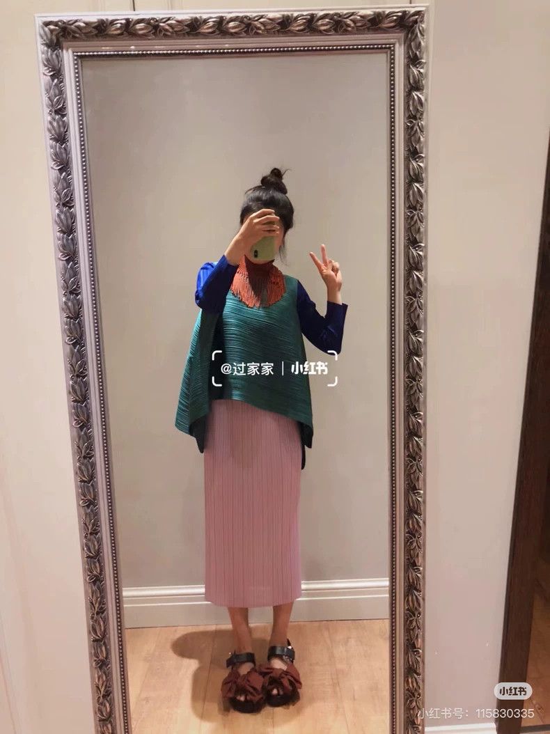 Issey Miyake Issey Miyake size:3 Blue pleated skirt Size 31" - 8 Thumbnail