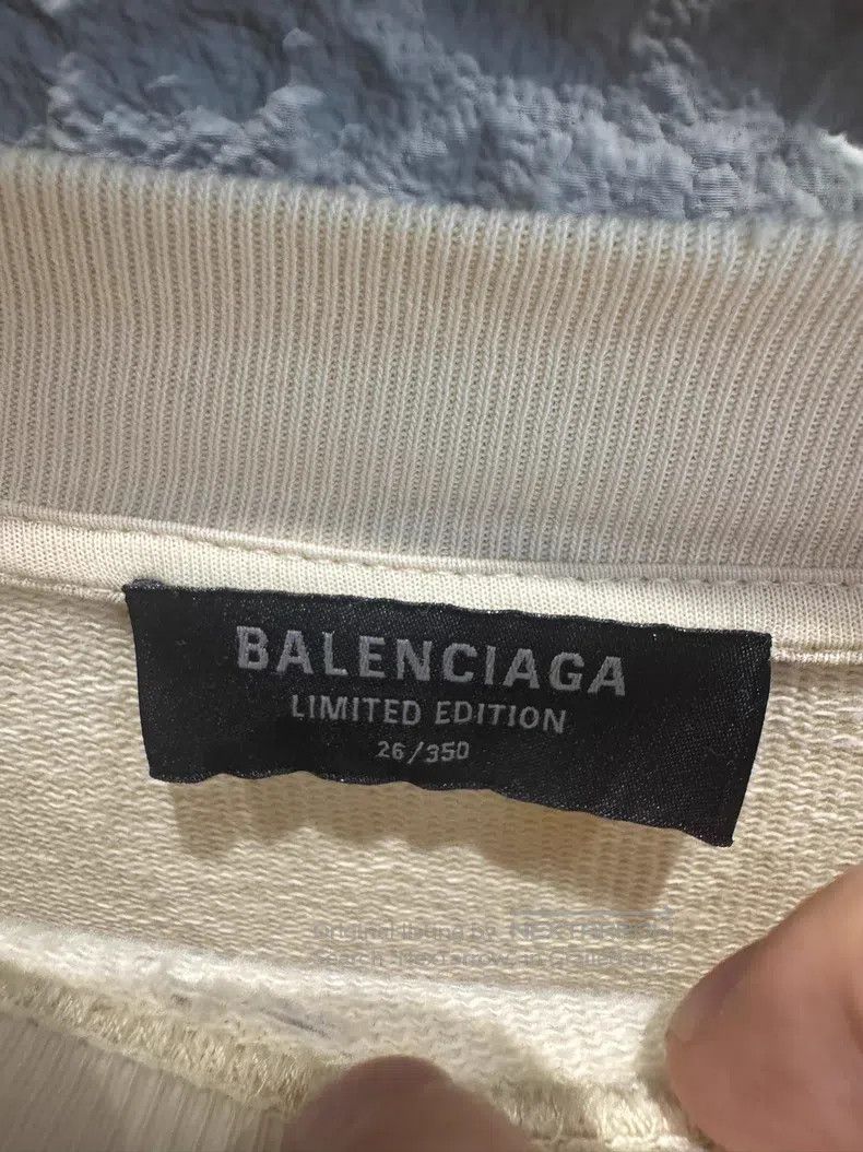 Balenciaga Balenciaga Distressed Letter Logo Pattern Printed Crew Nec Size US S / EU 44-46 / 1 - 3 Thumbnail