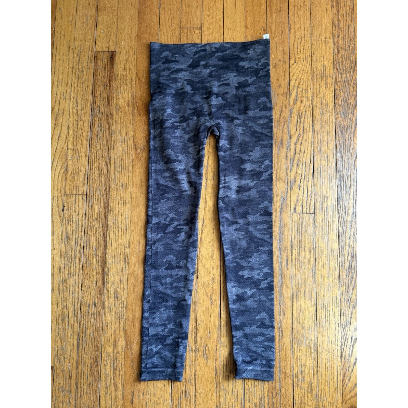 Spanx Spanx Leggings Black Camo Gorpcore Tummy Control EUC Size M Size 26" / US 2 / IT 38 - 3 Thumbnail