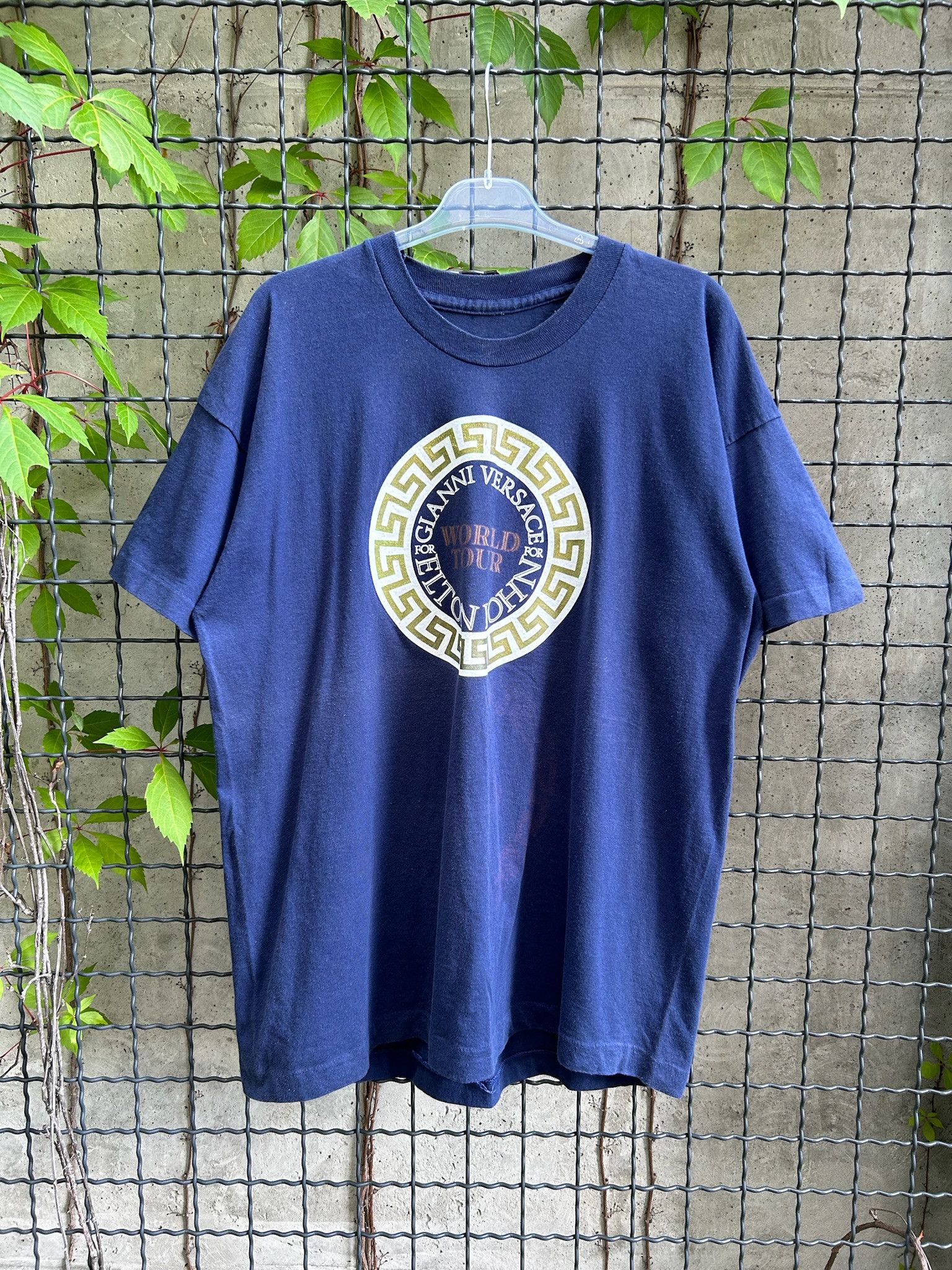 Band Tees Vintage 90s Elton John Gianni Versace World Tour T-shirt Size US XL / EU 56 / 4 - 1 Thumbnail