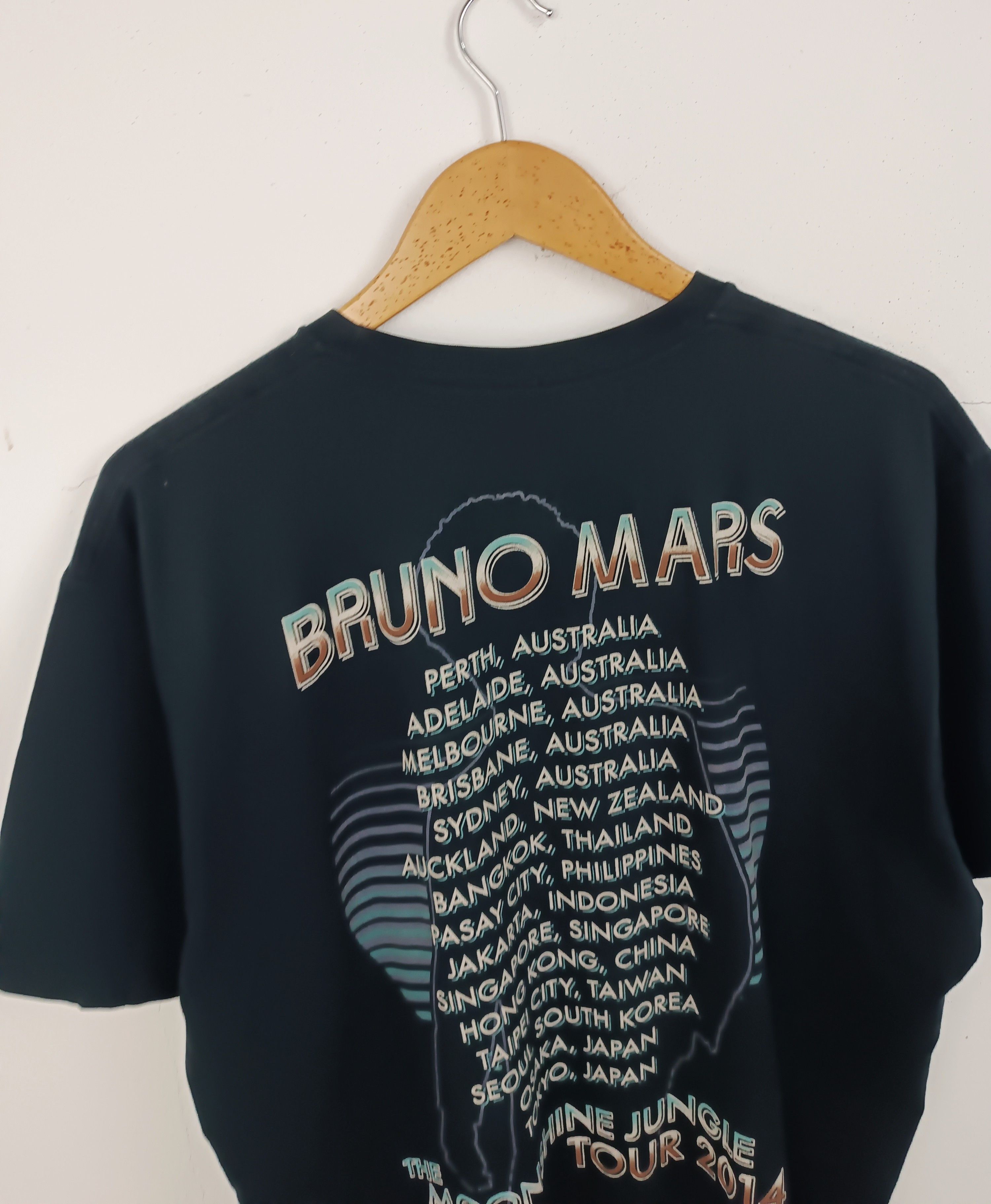 Rap Tees VINTAGE 2014 BRUNO MARS MOONSHINE JUNGLE drake beyonce Size US XL / EU 56 / 4 - 15 Thumbnail