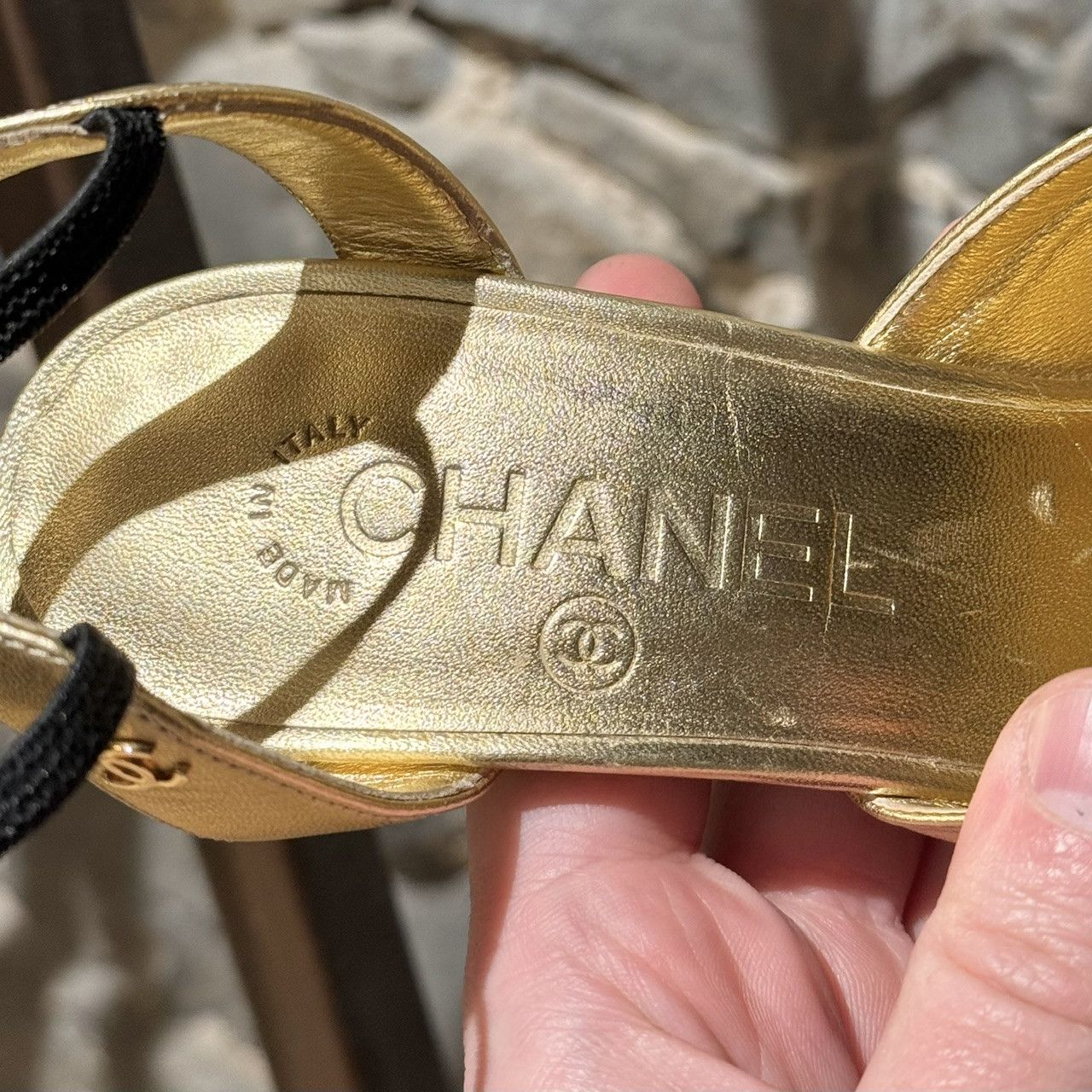 Chanel Chanel FW20 Metallic Gold Bow Accent CC Pumps Size US 7.5 / IT 37.5 - 11 Thumbnail
