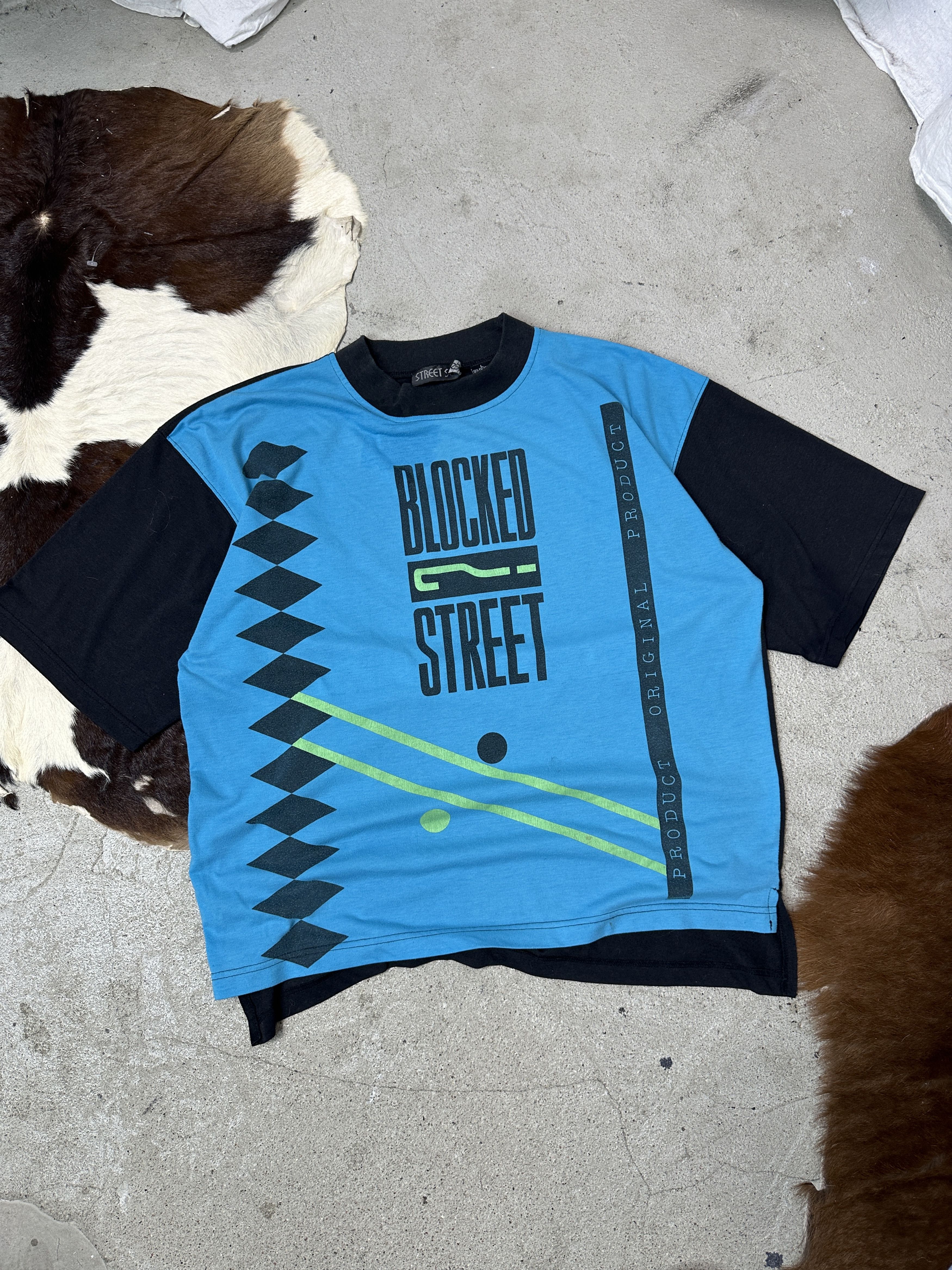 Vintage Vintage Old School Sporty Blocked Street T-shirt 90s Size US L / EU 52-54 / 3 - 1 Thumbnail