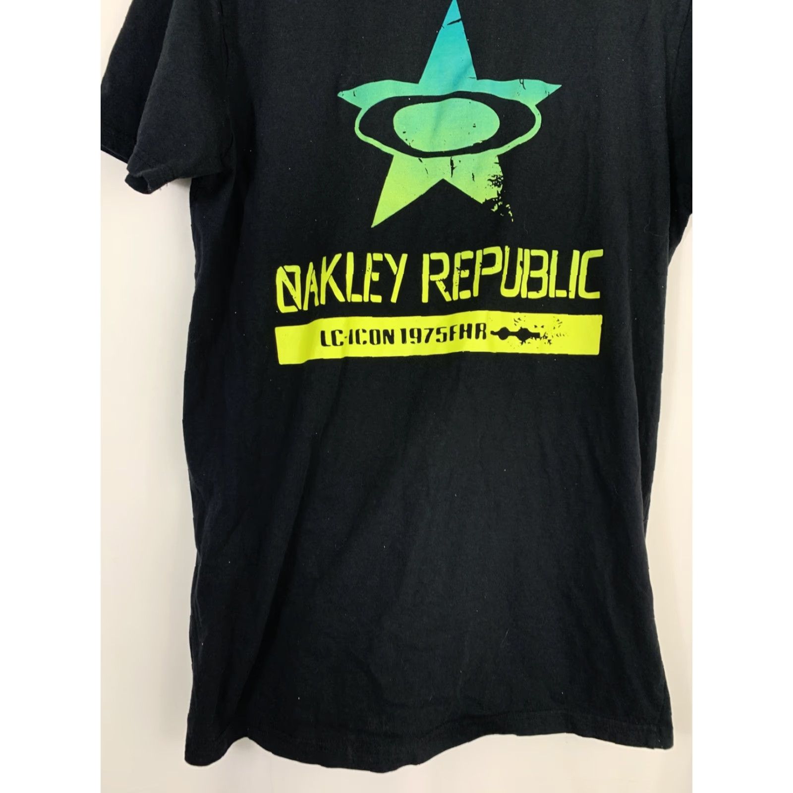 Oakley Oakley Men T-Shirt Regular Fit Black Cotton Short Sleeve M Logo Graphic 20” Chest 21” Length 9” Sleeves Size US M / EU 48-50 / 2 - 3 Thumbnail