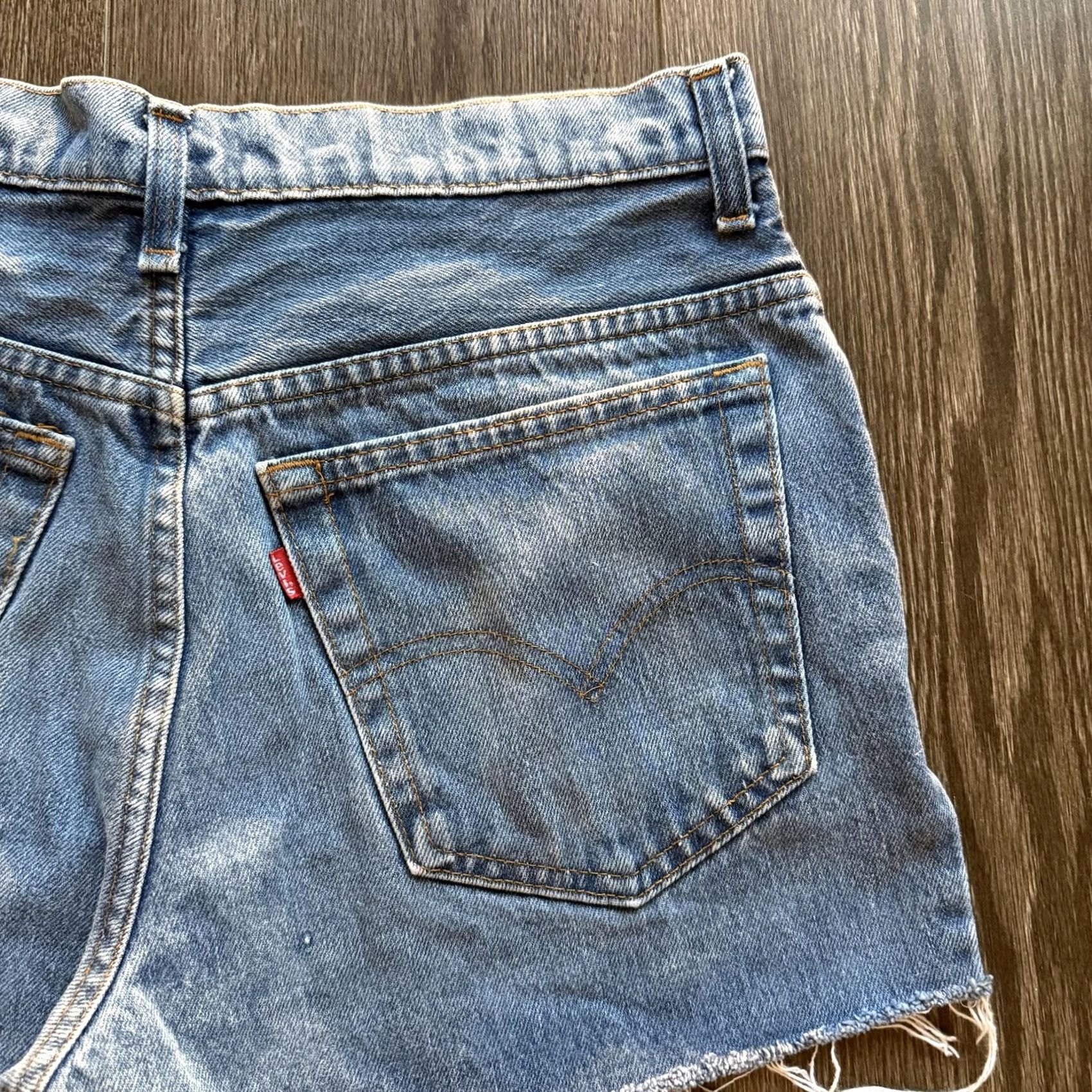 Levi's VINTAGE Levi's Denim Shorts 32 Blue High Rise Cutoff Frayed Raw Hem Womens Size 24" / US 00 / IT 34 - 3 Thumbnail