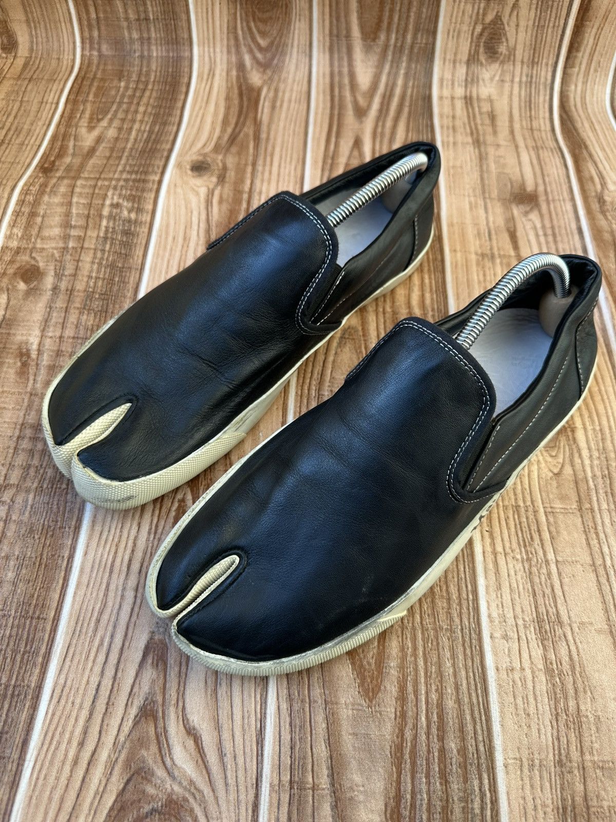 Maison Margiela Maison Margiela Leather Tabi Vans Low top Sneaks Size US 10 / EU 43 - 1 Thumbnail