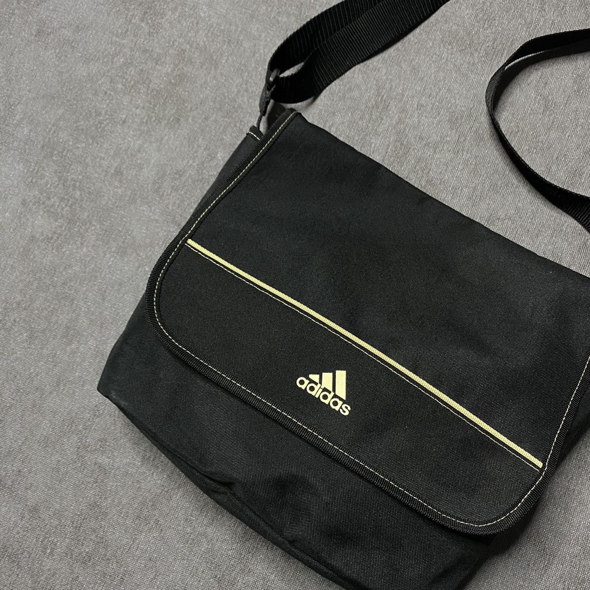 バッグ vintage old adidas messenger bag Y2K Adidas × Vintage Vintage adidas y2k messenger bag | Grailed