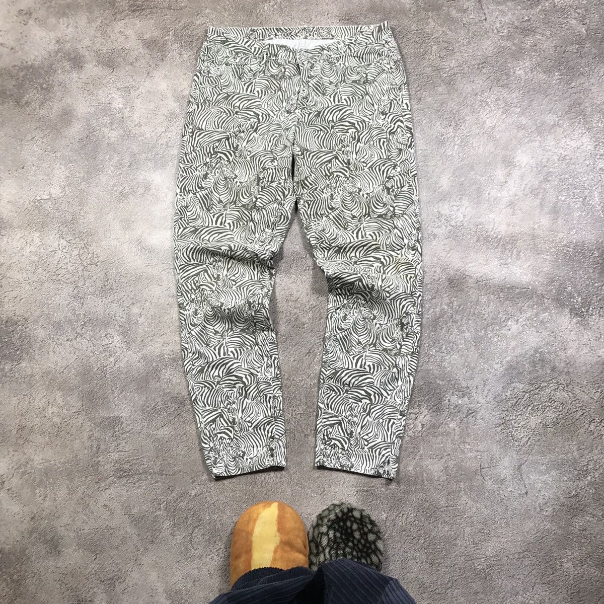 Vintage Vintage 90s Zebra Print Baggy Distressed Pants Streetwear 31 Size 31" - 1 Thumbnail