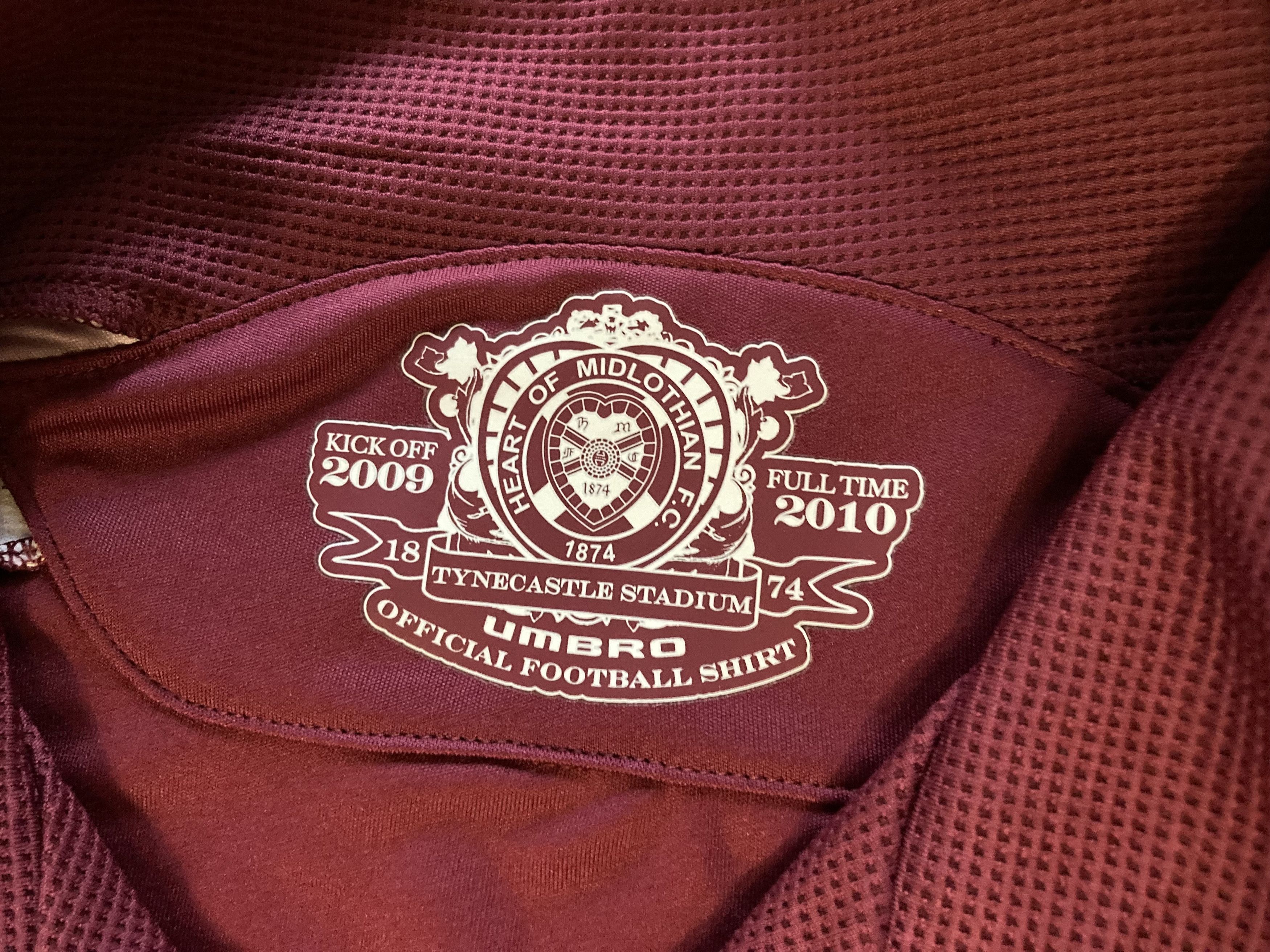Umbro Umbro Heart Of Midlothian Hearts 2009 home jersey soccer Size US M / EU 48-50 / 2 - 5 Thumbnail