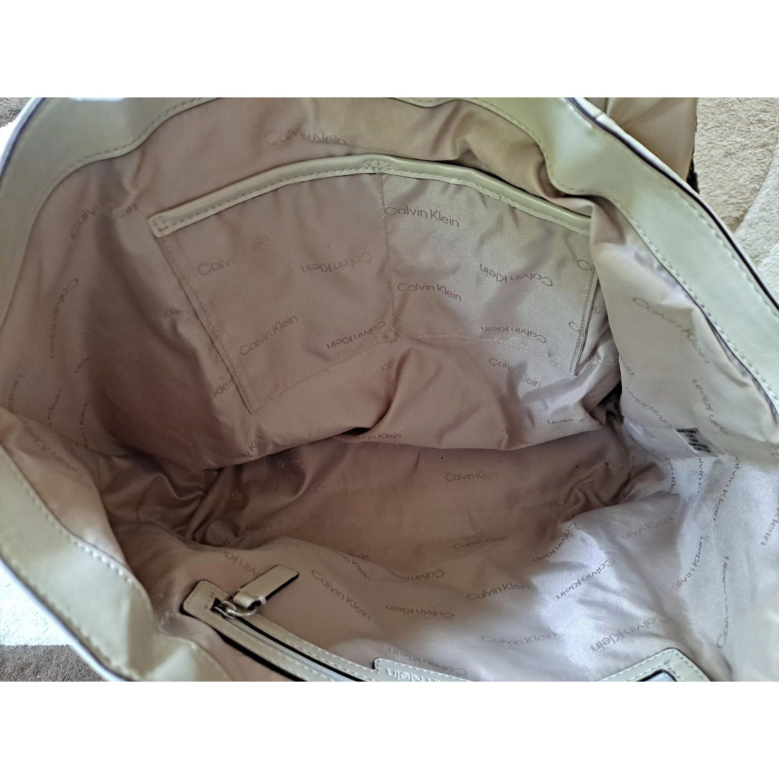 Calvin Klein Calvin Klein Hana Shiny White Faux Leather Shoulder Bag/Tote Size ONE SIZE - 4 Thumbnail