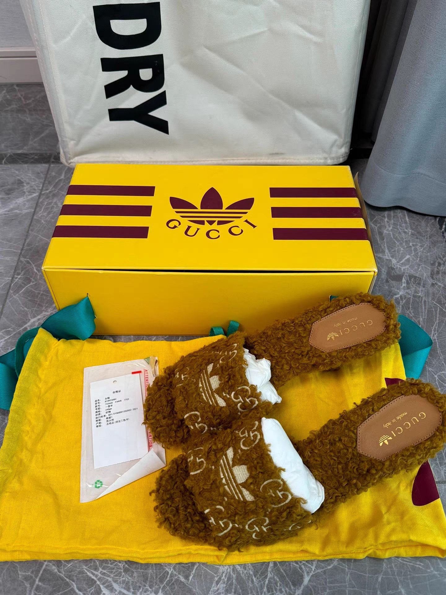 Gucci GUCCI x adidas Teddy Terry Slides K6 Size US 9 / IT 39 - 8 Thumbnail