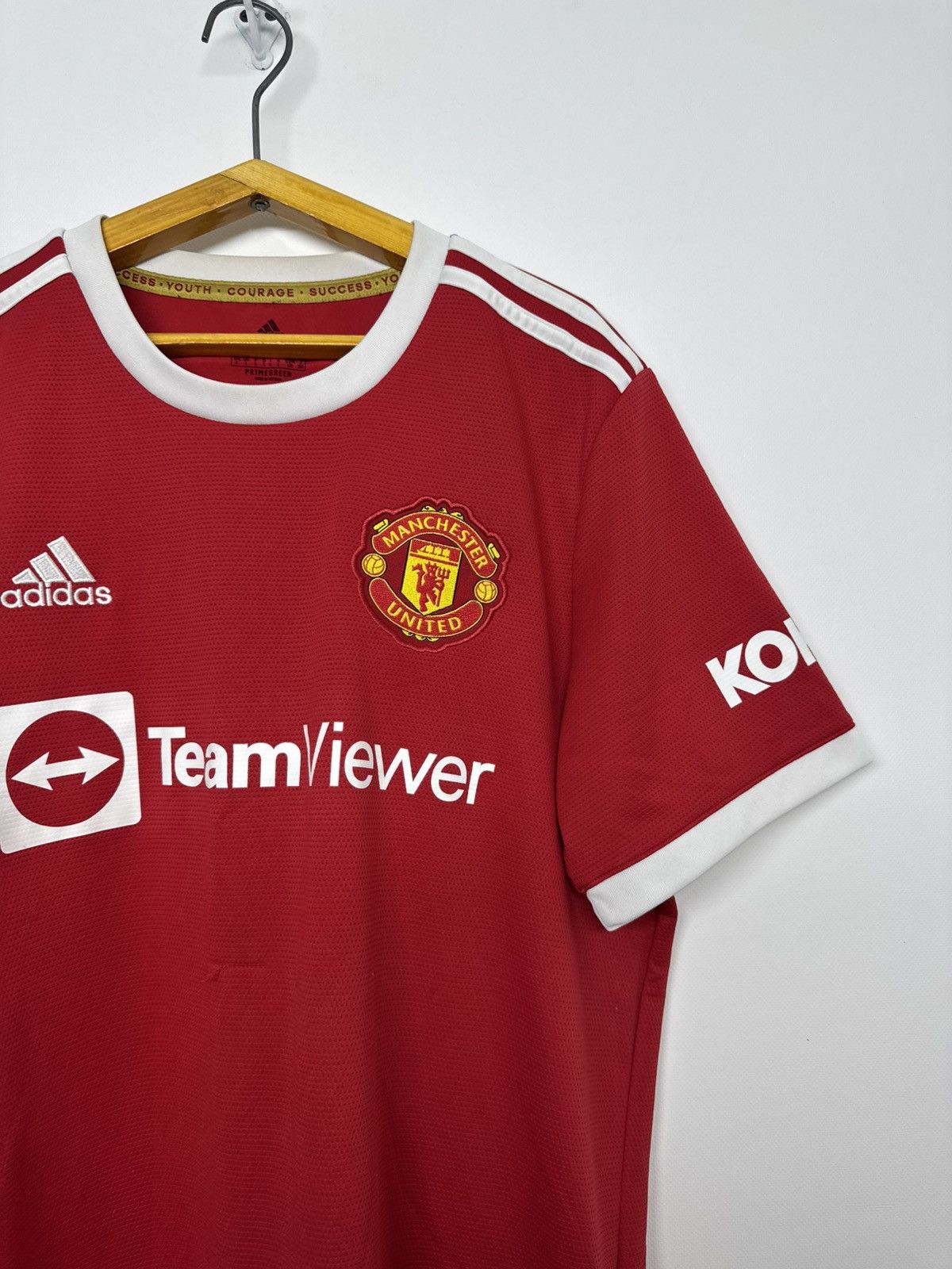 Adidas Manchester United 2021/2022 home football shirt Size US L / EU 52-54 / 3 - 6 Thumbnail