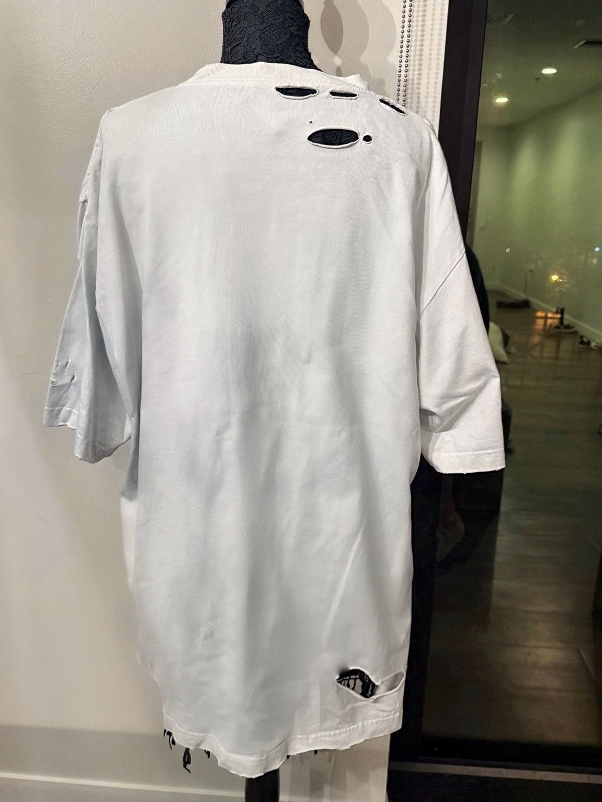 Balenciaga Balenciaga Drop Shoulder Distressed Logo T-shirt Size US S / EU 44-46 / 1 - 4 Thumbnail