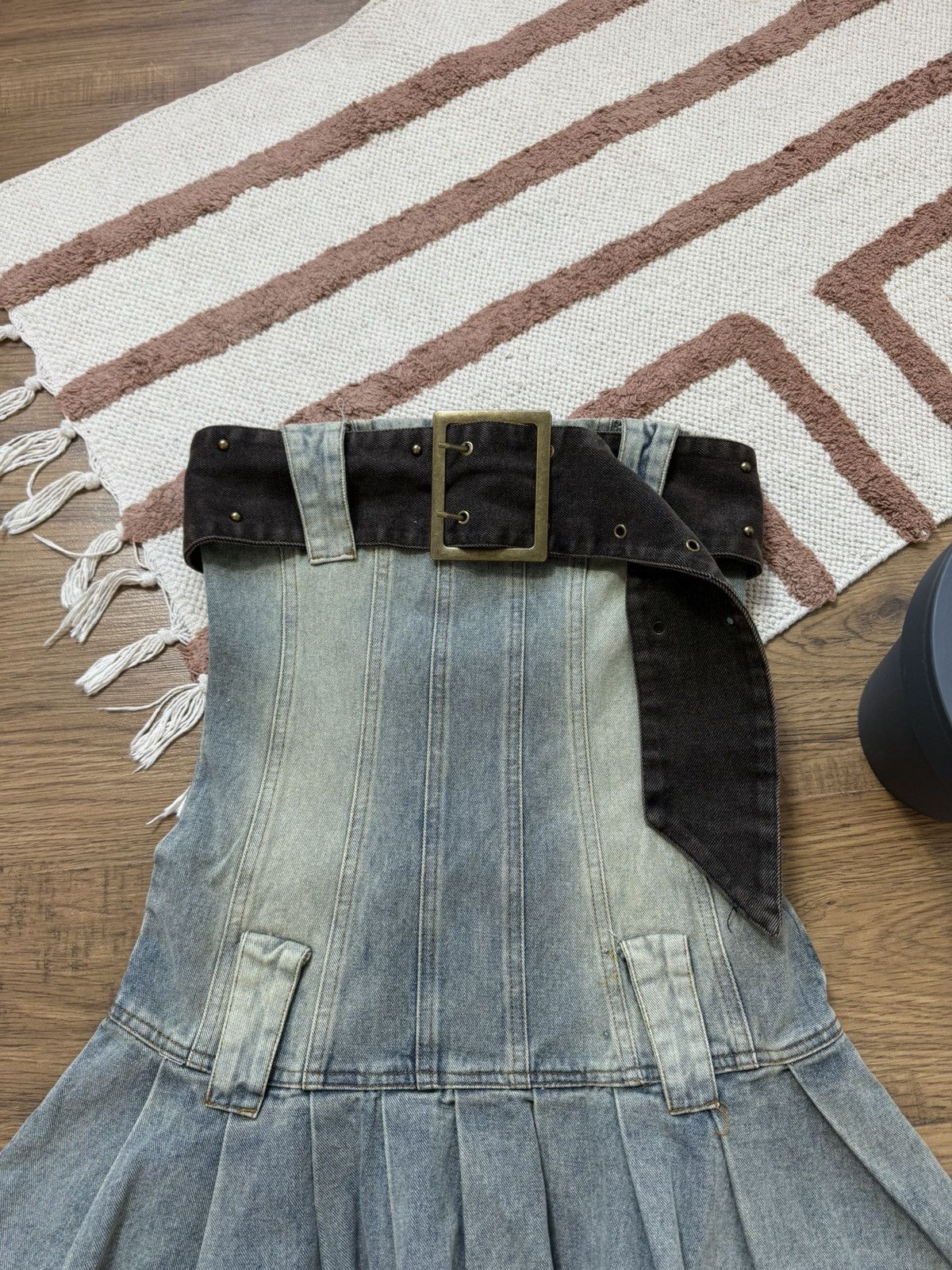 Jaded London JADED WASHED DENIM BELT OFF SHOULDERS PLEATED MINI DRESS Size XS / US 0-2 / IT 36-38 - 3 Thumbnail