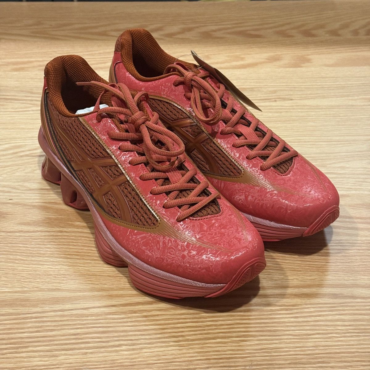 Asics × Kiko Kostadinov ASICS Kiko Kostadinov x US6-S Gel Kinetic Fluent Cayenne Size US 8 / EU 41 - 1 Thumbnail