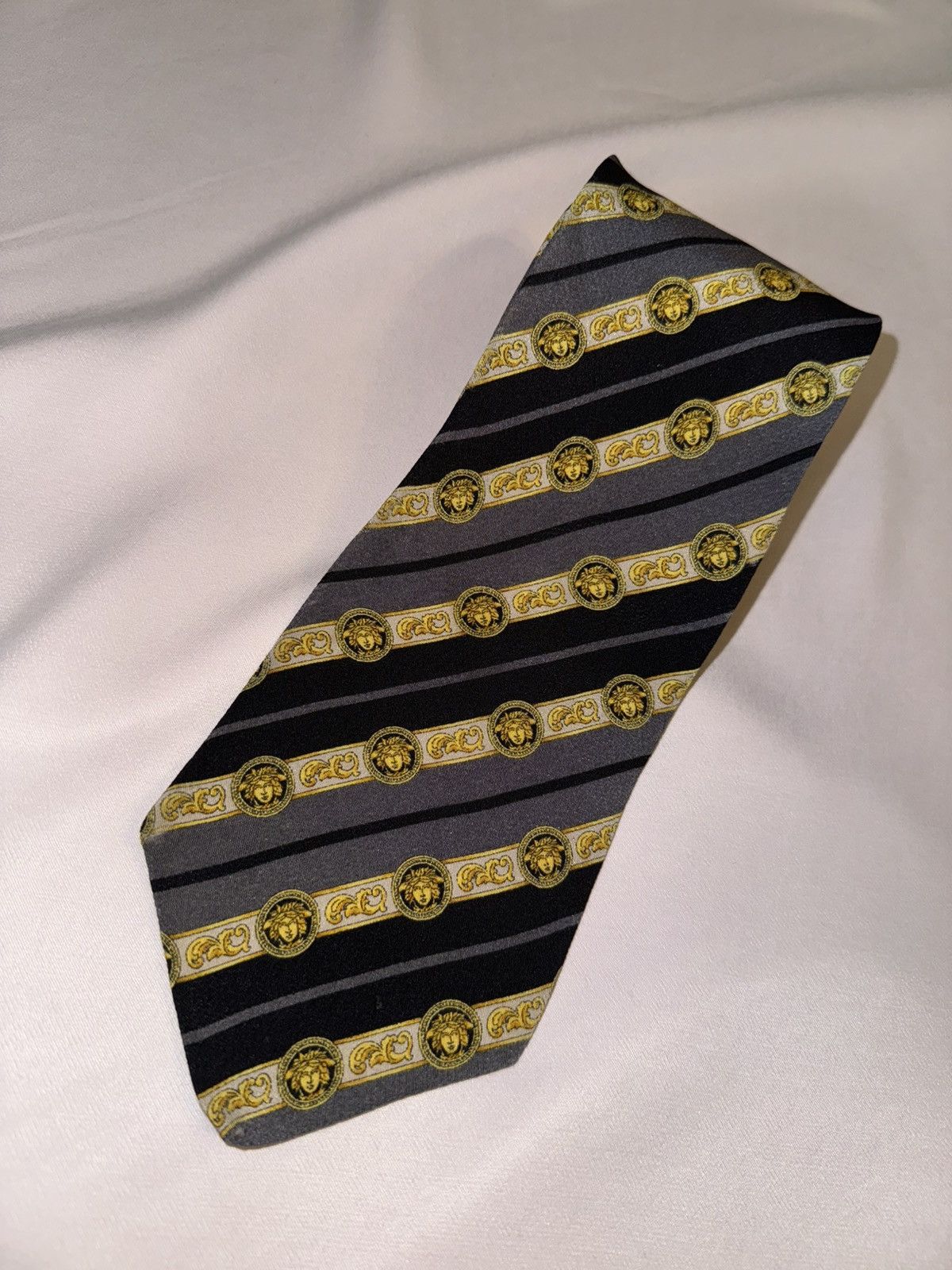 Japanese Brand × Versace × Vintage Gianni Versace Classic Style Neck Tie Vintage 90s Size ONE SIZE - 1 Thumbnail