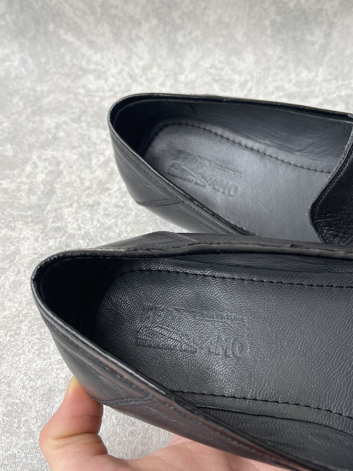 Salvatore Ferragamo Salvatore Ferragamo Gancini Leather Loafers Unisex Size US 9 / IT 39 - 19 Thumbnail