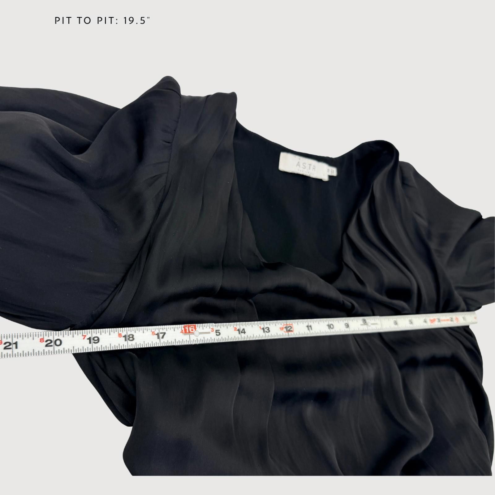 Other Revolve ASTR Satin Bubble Hem Blouse Black V Neck XS Size XS / US 0-2 / IT 36-38 - 6 Thumbnail
