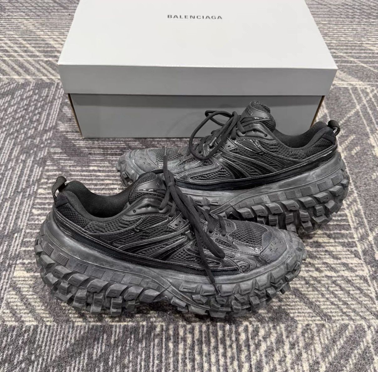 Balenciaga Balenciaga Bouncer Vintage Distressed Tire Shoes J42 Size US 9 / EU 42 - 5 Thumbnail