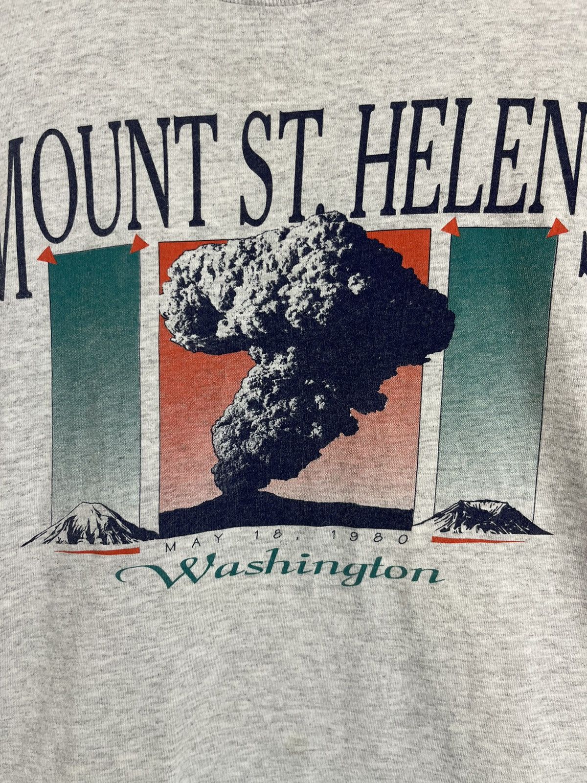 Vintage Mount St Helens 1980 Explosion Distressed Tee Size US L / EU 52-54 / 3 - 1 Thumbnail