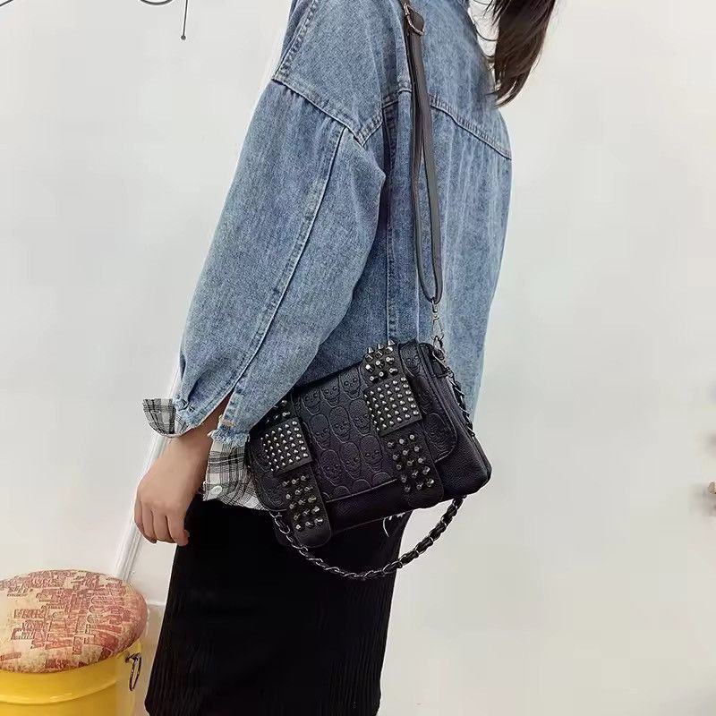Japanese Brand Black Rivet Shoulder Bag Size ONE SIZE - 4 Thumbnail