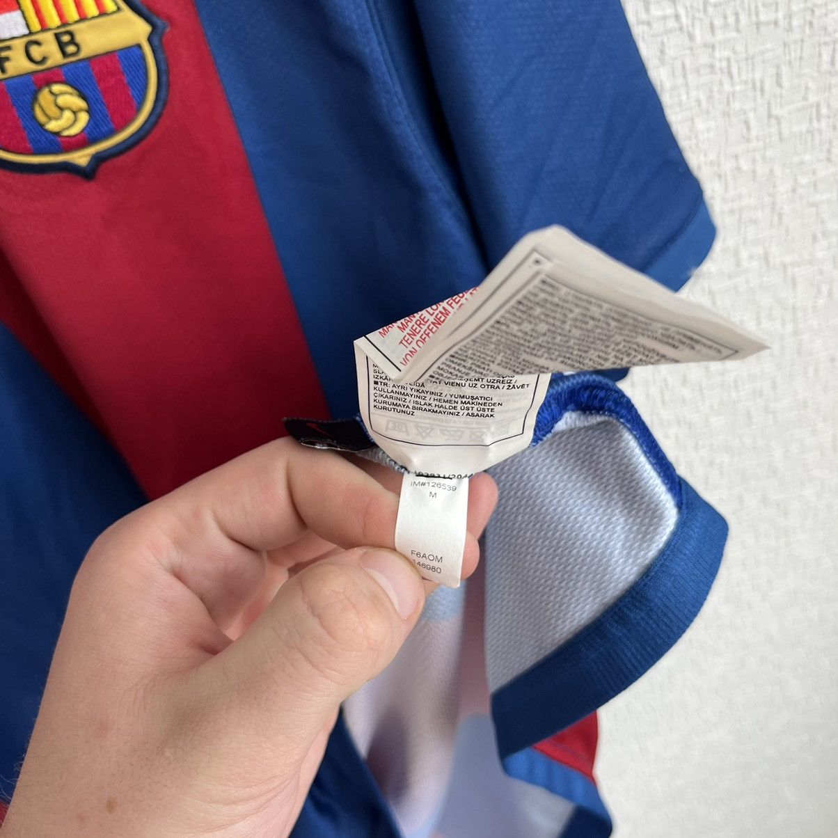 Nike 2006/07 NIKE BARCELONA HOME #19 MESSI SOCCER SHIRT JERSEY Size US L / EU 52-54 / 3 - 14 Thumbnail