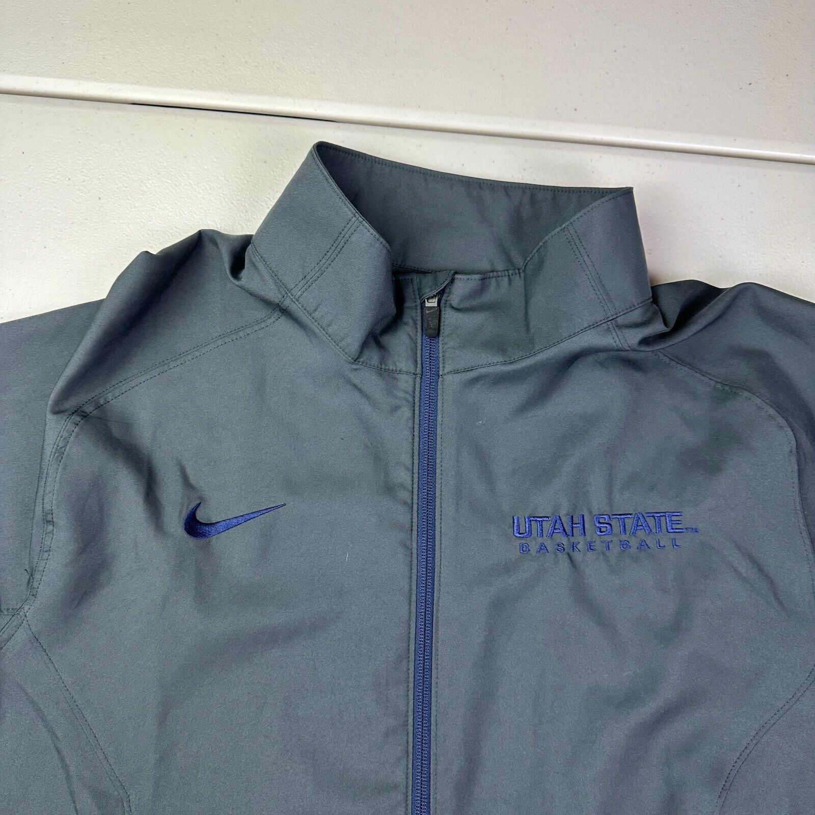 Nike Nike Jacket Lightweight Windbreaker Utah State Basketball Size US XL / EU 56 / 4 - 3 Thumbnail