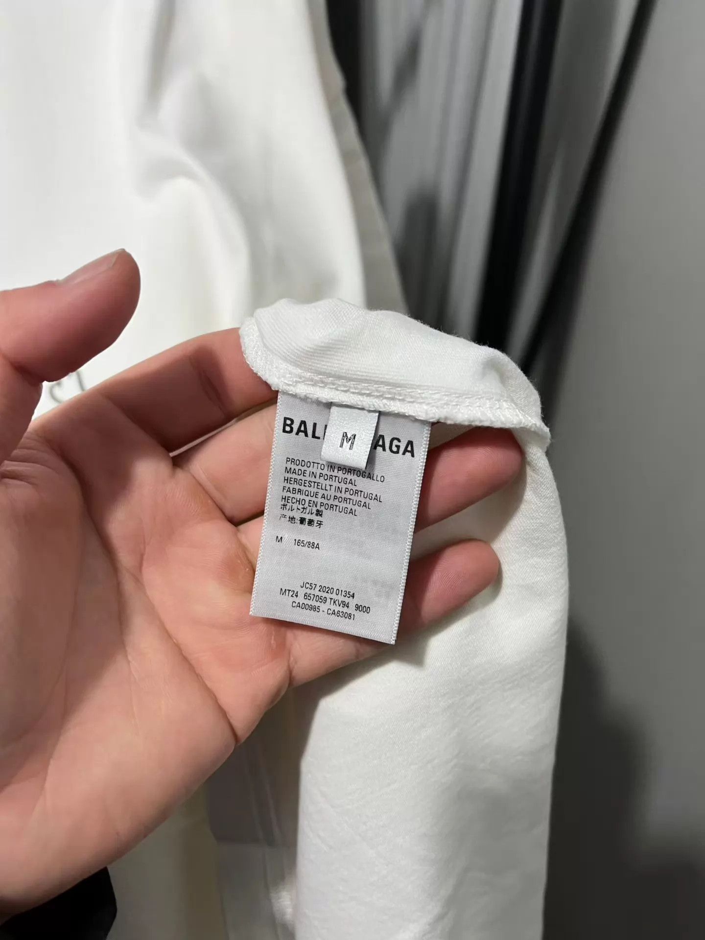 Balenciaga Balenciaga M T-shirt New back small yellow dot barely Size M / US 6-8 / IT 42-44 - 4 Thumbnail