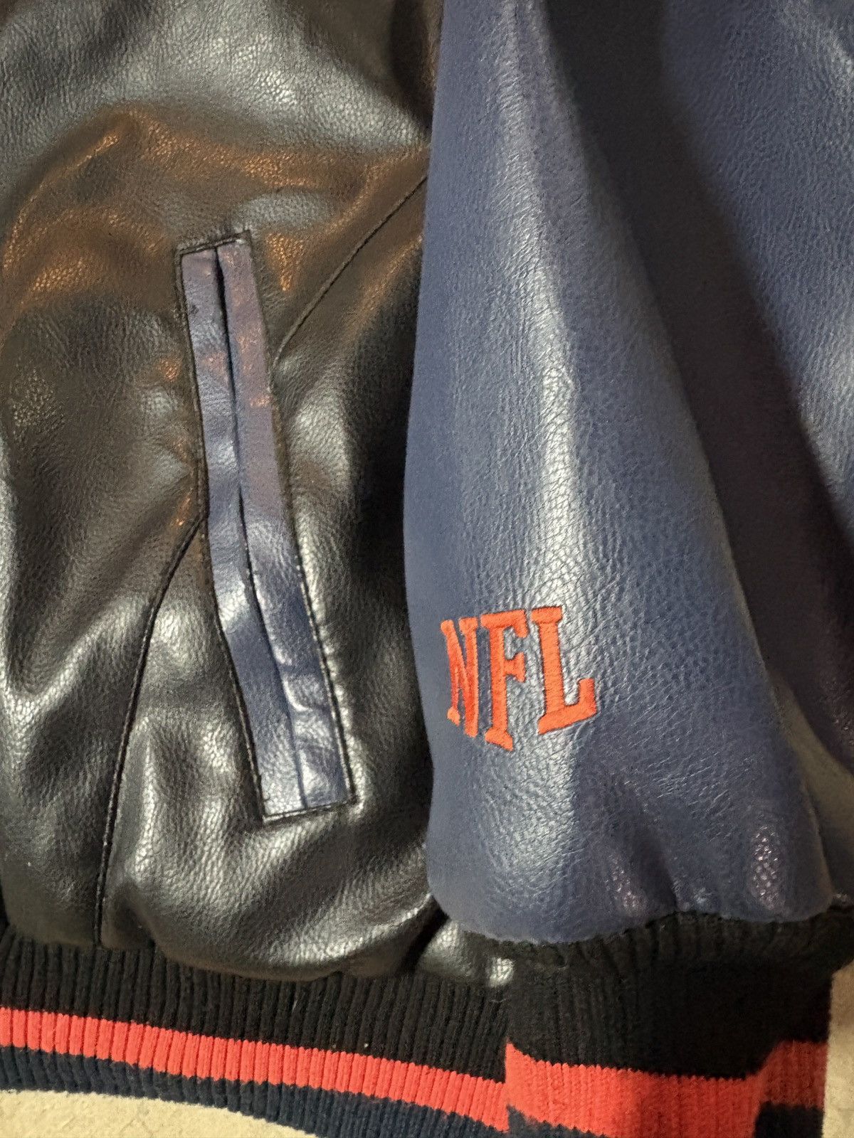 NFL Vintage 00’s Chicago Bears NFL Leather Jacket Navy Size XXL Size US XXL / EU 58 / 5 - 3 Thumbnail
