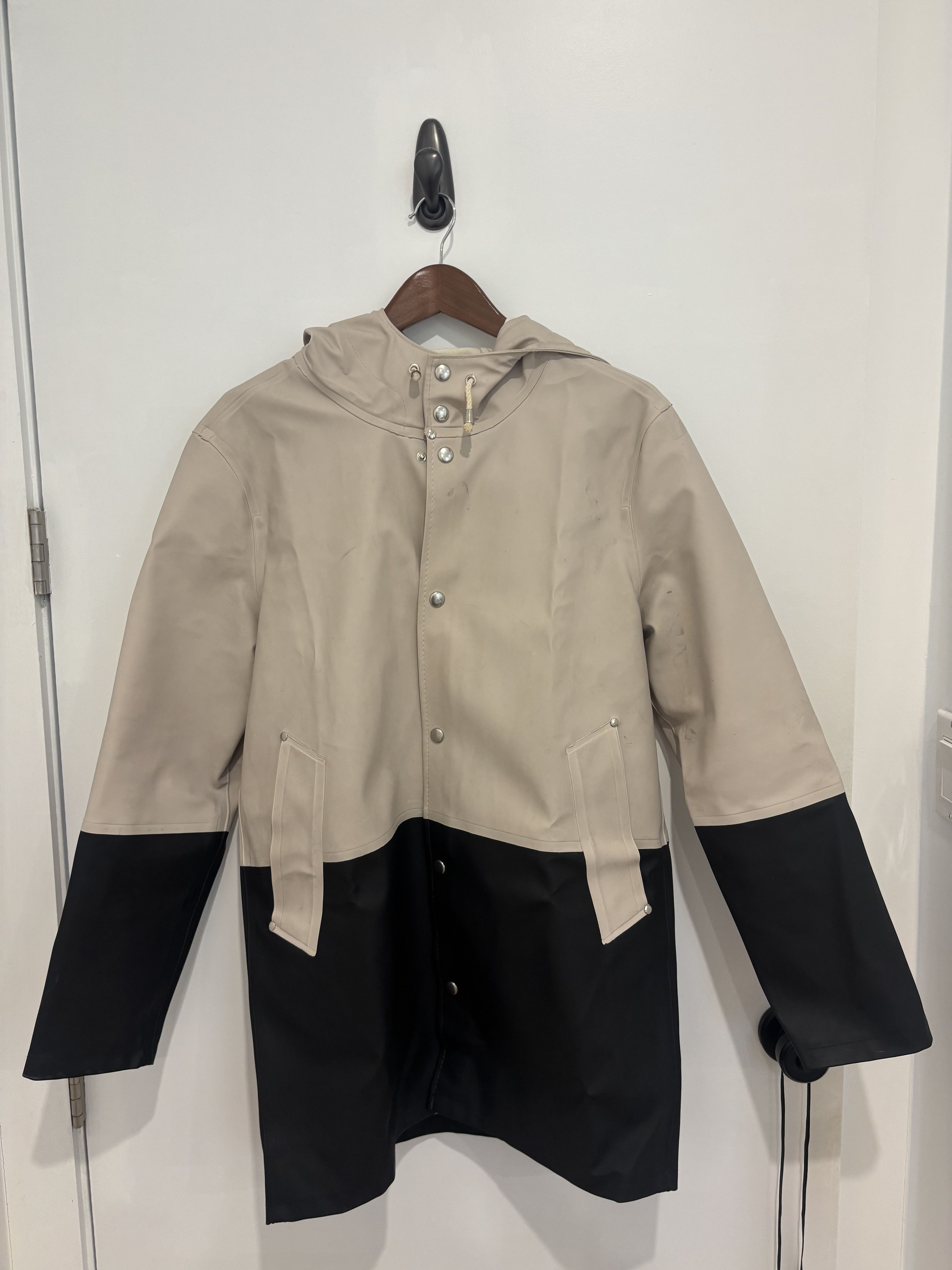 Stutterheim SSENSE Exclusive Beige & Black Stockholm Raincoat Size US S / EU 44-46 / 1 - 1 Thumbnail