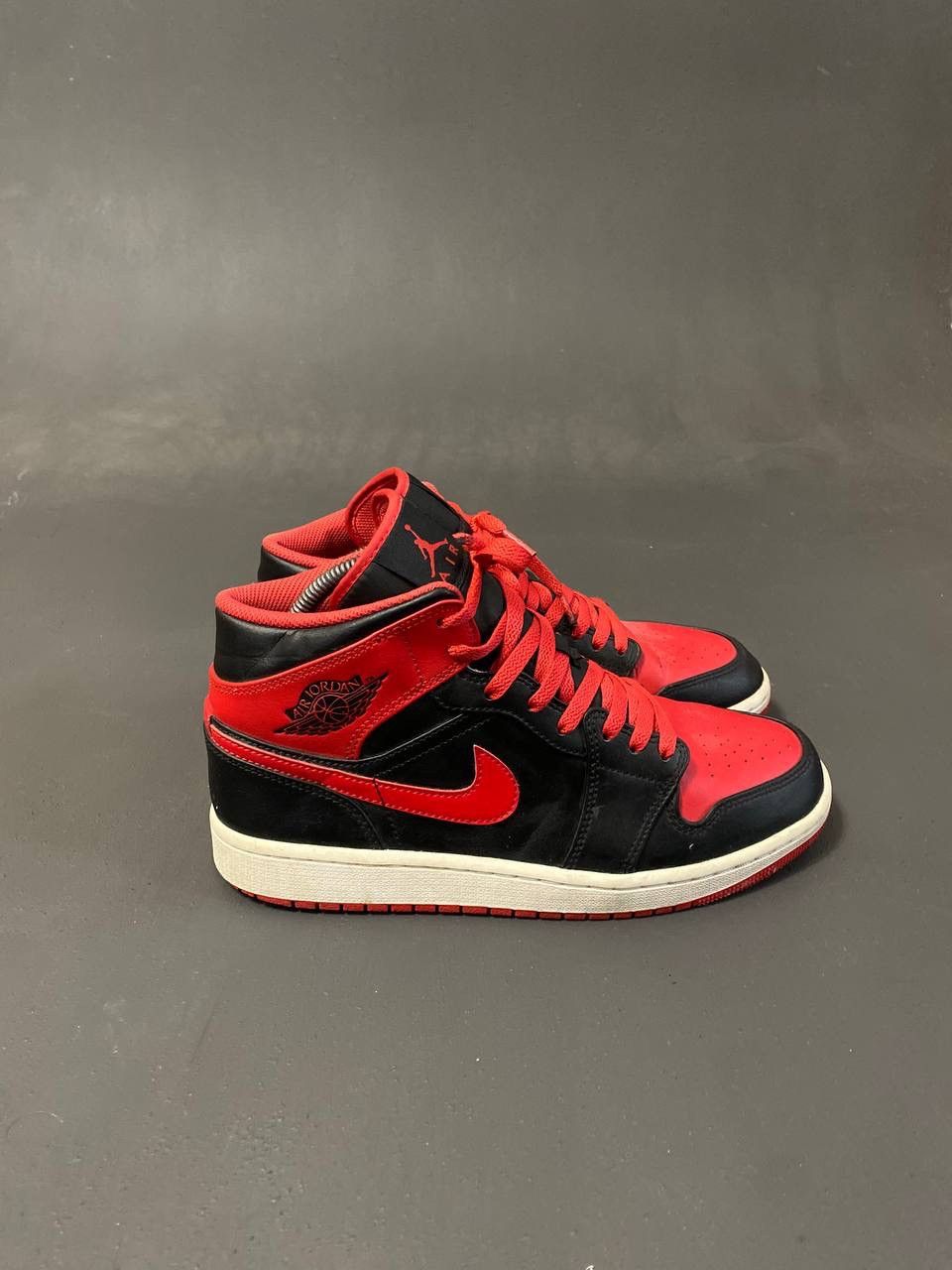 Jordan Brand Air Jordan 1 Mid Black Size US 9 / EU 42 - 1 Thumbnail