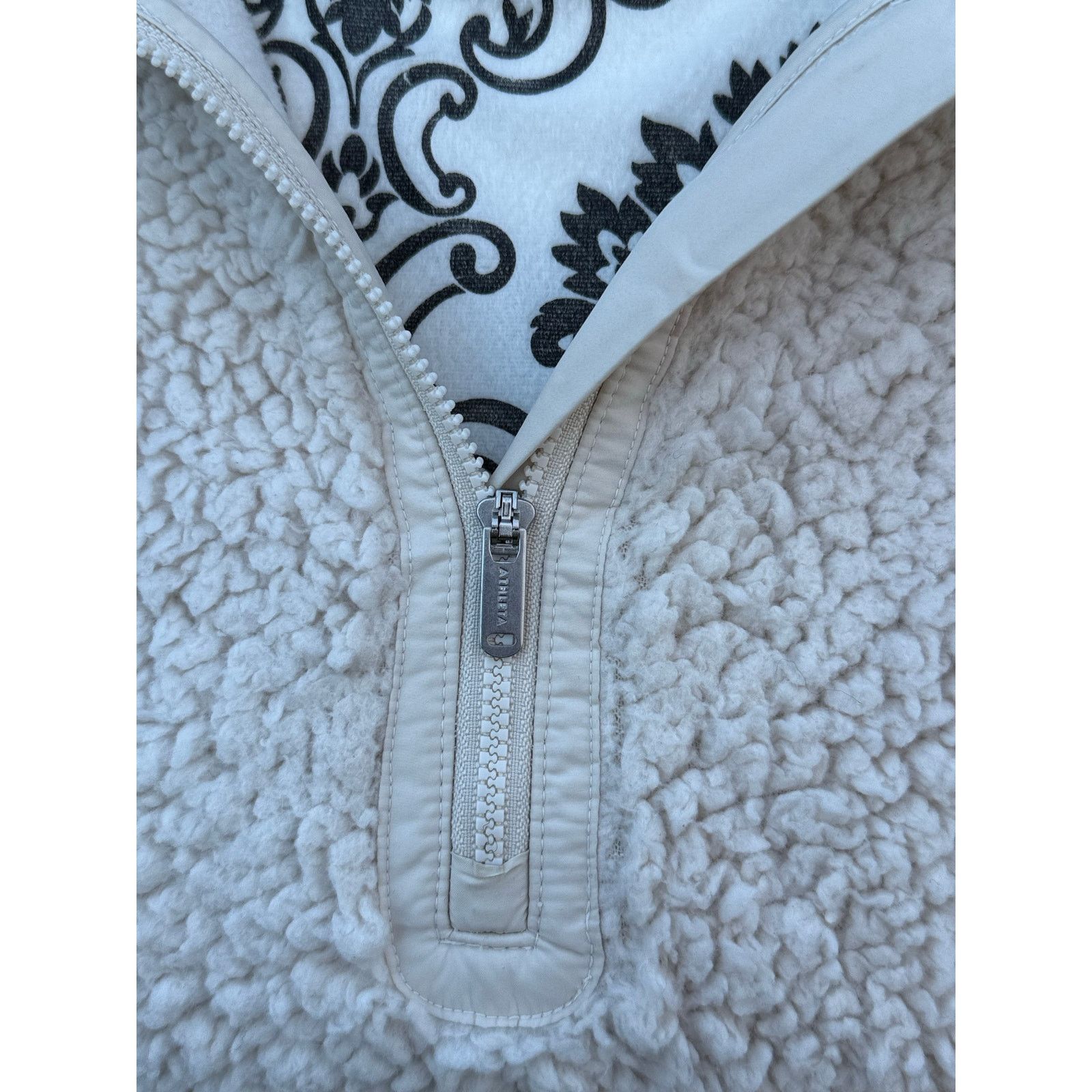 Athleta EUC Women's Athleta 1/4 Zip Cream Sherpa Pullover Size Small Size S / US 4 / IT 40 - 4 Thumbnail