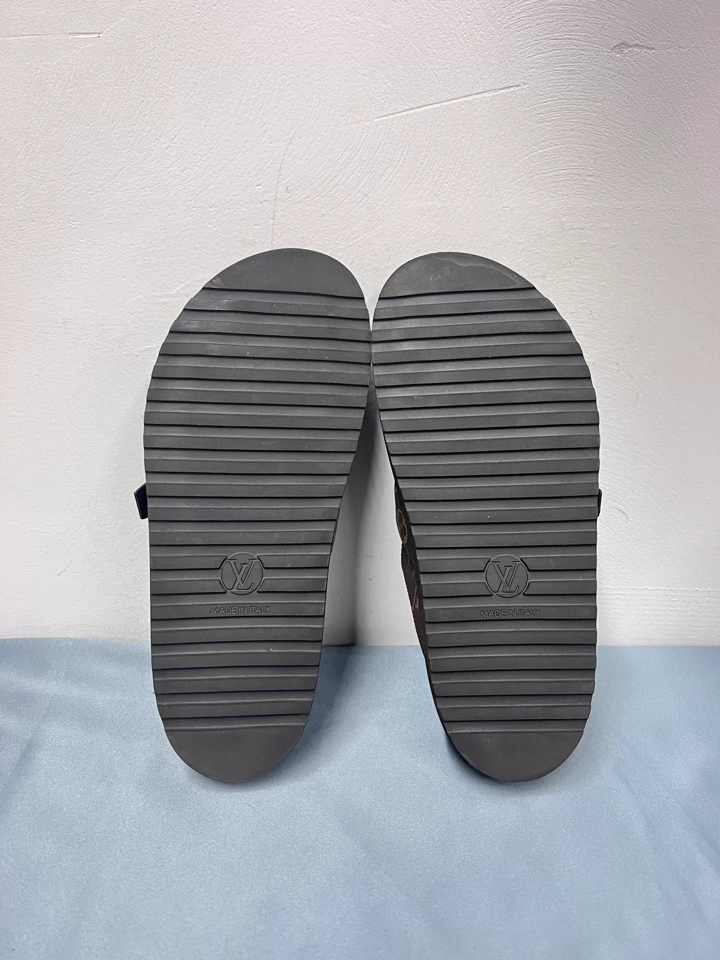 Louis Vuitton LV Cosy Lv Monogram Round Toe Mules 37 Worn Once Size US 6.5 / IT 36.5 - 6 Thumbnail
