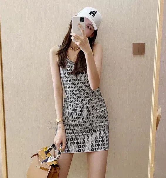 Fendi FENDI Classic Knit Dress. Size S / US 4 / IT 40 - 8 Thumbnail