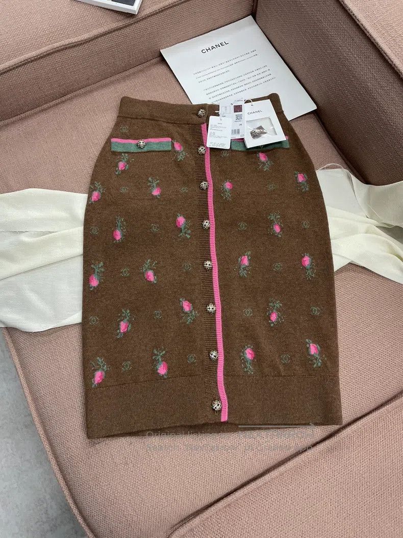Chanel Chanel Brown floral skirt Size 25" / US 0 / IT 36 - 1 Thumbnail