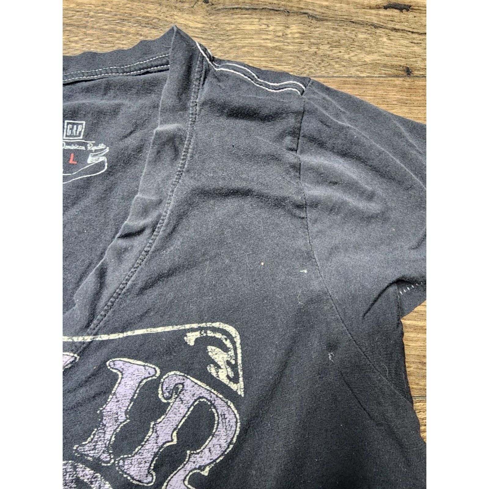 Gap Gap Black Rock Festival T Shirt Distressed Womens L V Neck Short Sleeve Cotton Size L / US 10 / IT 46 - 3 Thumbnail